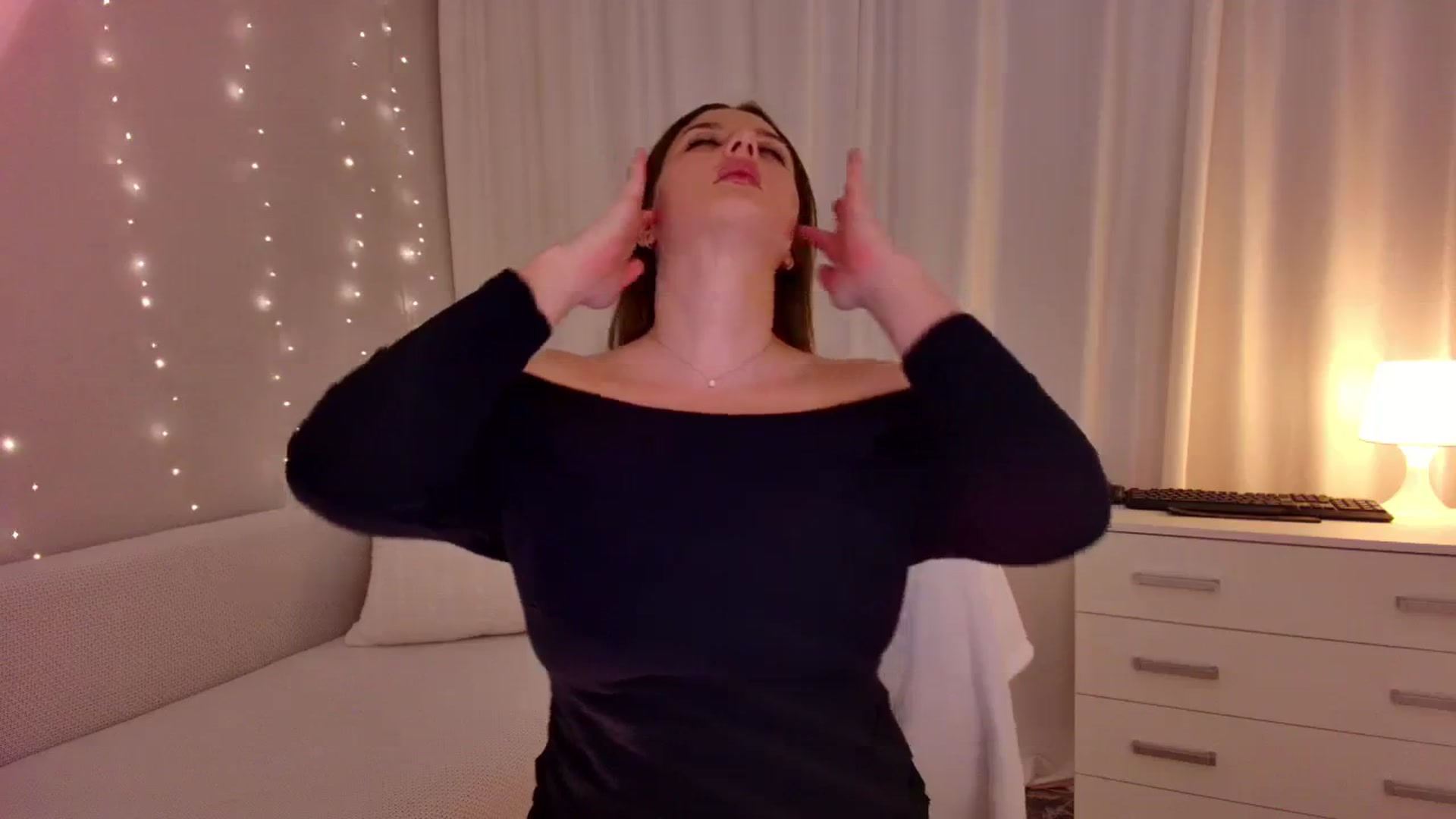 Gallery image thumbnail from Rockn_Grace's myfreecams stream on, 11/29/2023, 09:41 image 17 of 20