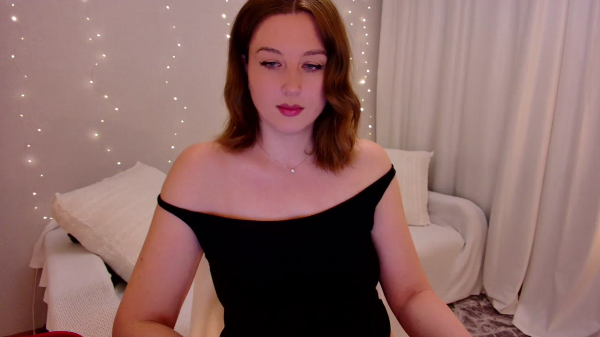 Gallery image thumbnail from Rockn_Grace's myfreecams stream on, 12/06/2023, 05:49 image 1 of 20