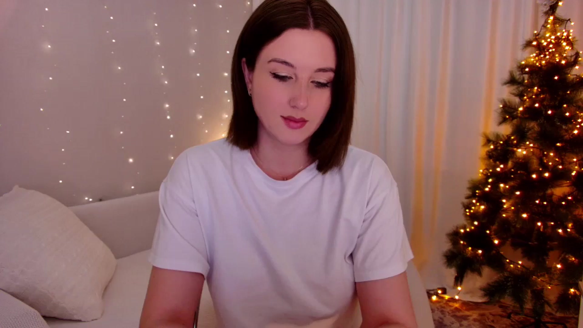 Gallery image thumbnail from Rockn_Grace's myfreecams stream on, 12/19/2023, 07:14 image 7 of 20