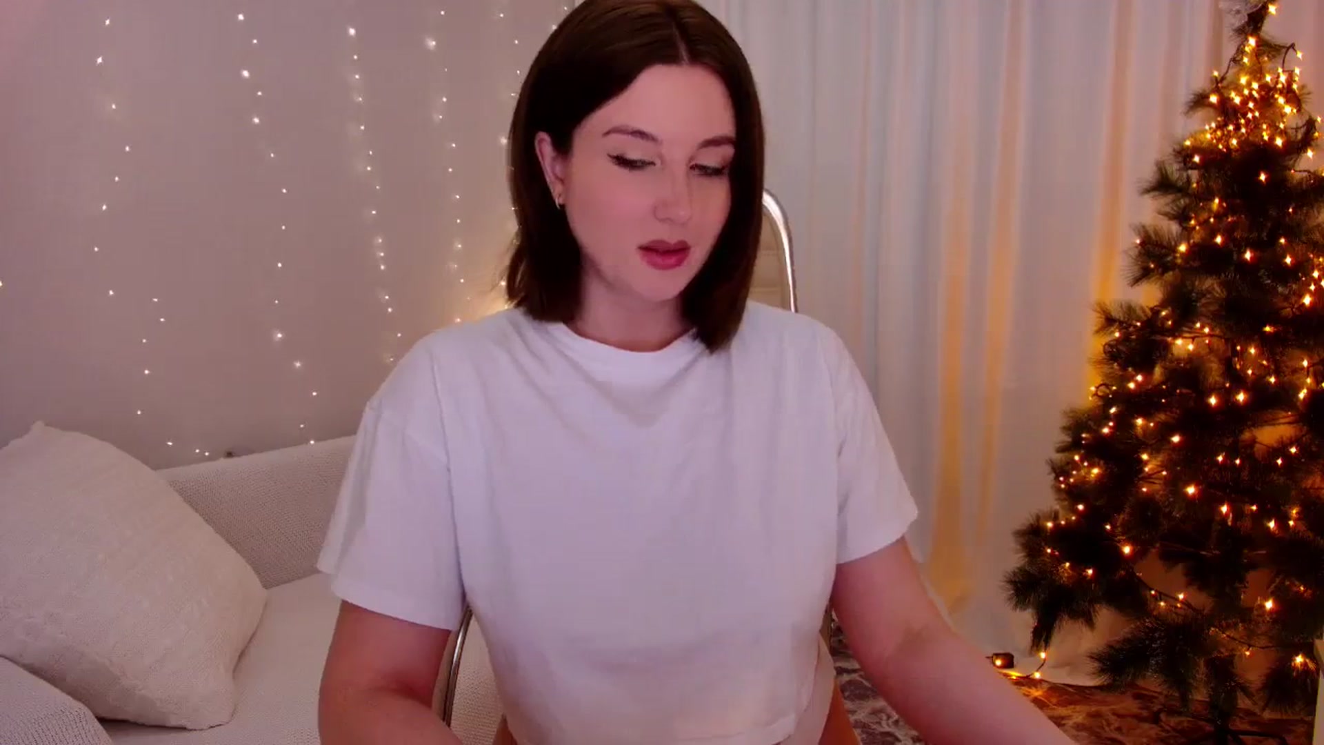 Gallery image thumbnail from Rockn_Grace's myfreecams stream on, 12/19/2023, 07:14 image 8 of 20