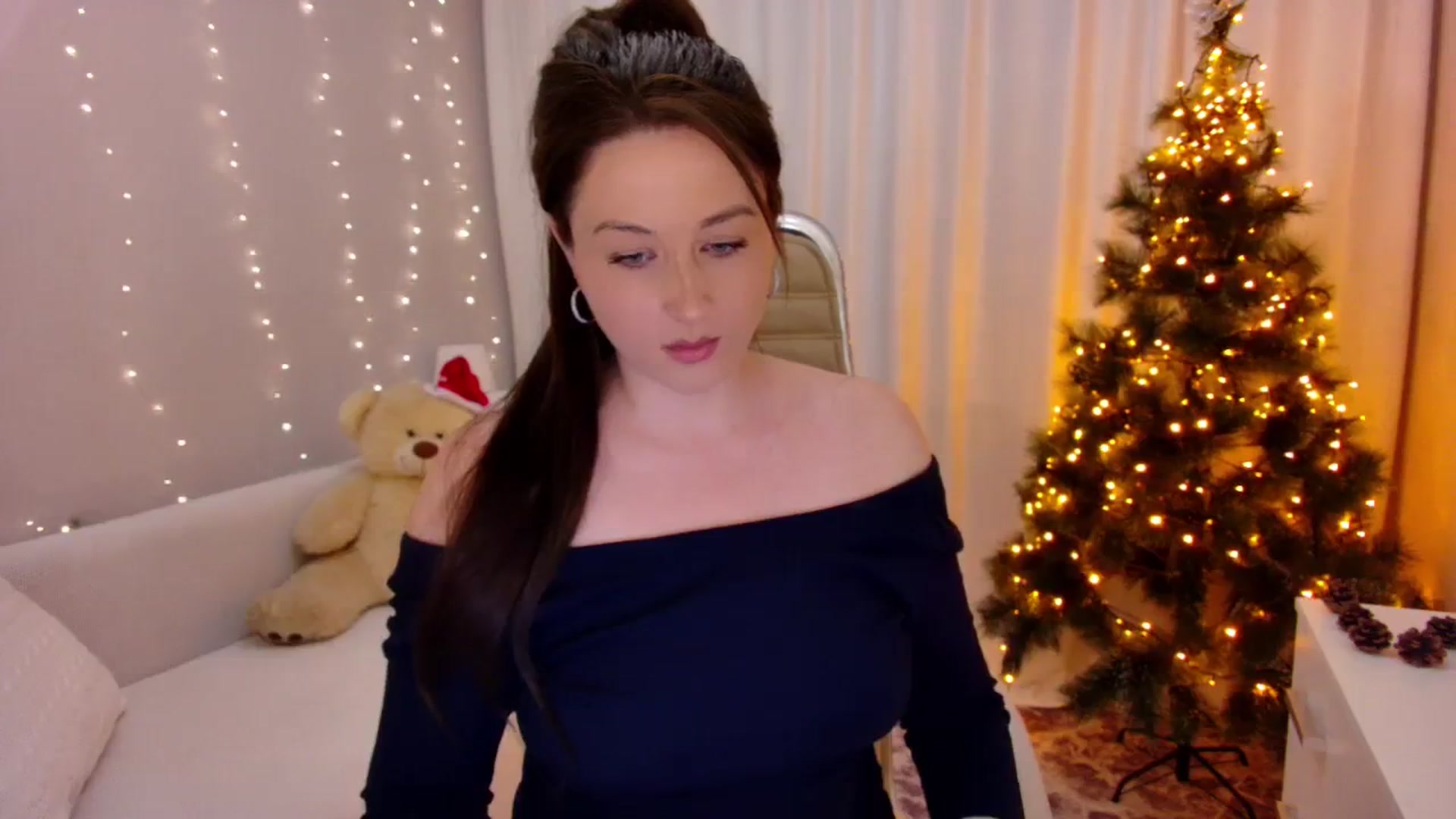 Gallery image thumbnail from Rockn_Grace's myfreecams stream on, 12/22/2023, 11:10 image 10 of 20