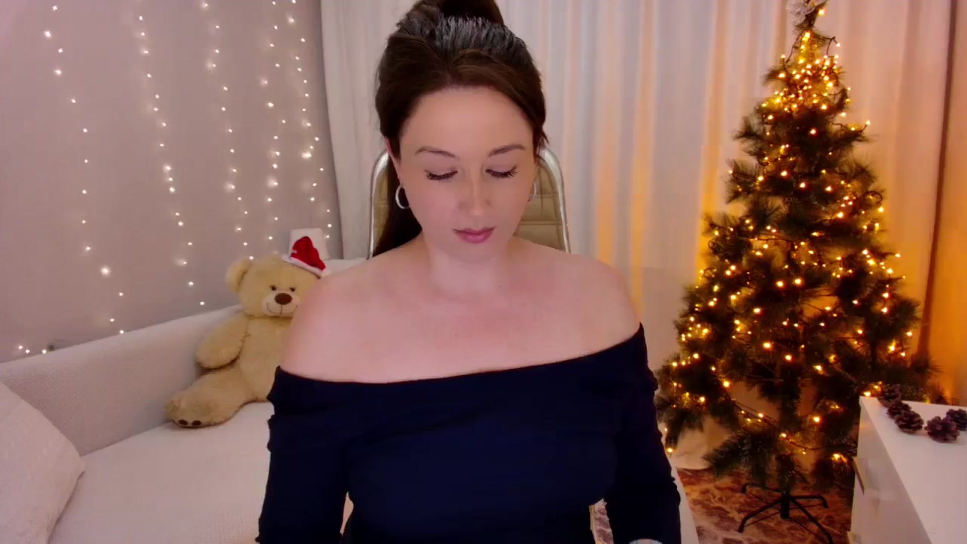 Gallery image thumbnail from Rockn_Grace's myfreecams stream on, 12/22/2023, 11:10 image 12 of 20