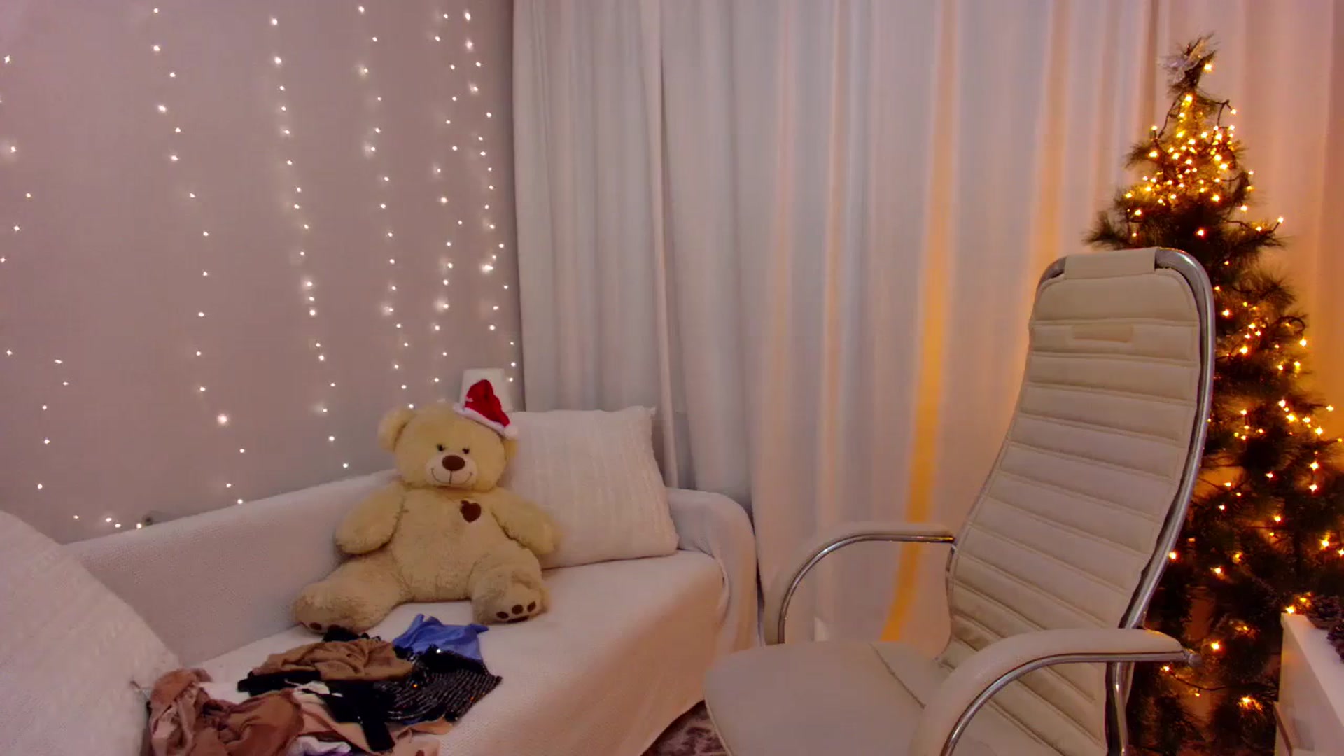 Gallery image thumbnail from Rockn_Grace's myfreecams stream on, 12/23/2023, 10:24 image 16 of 20