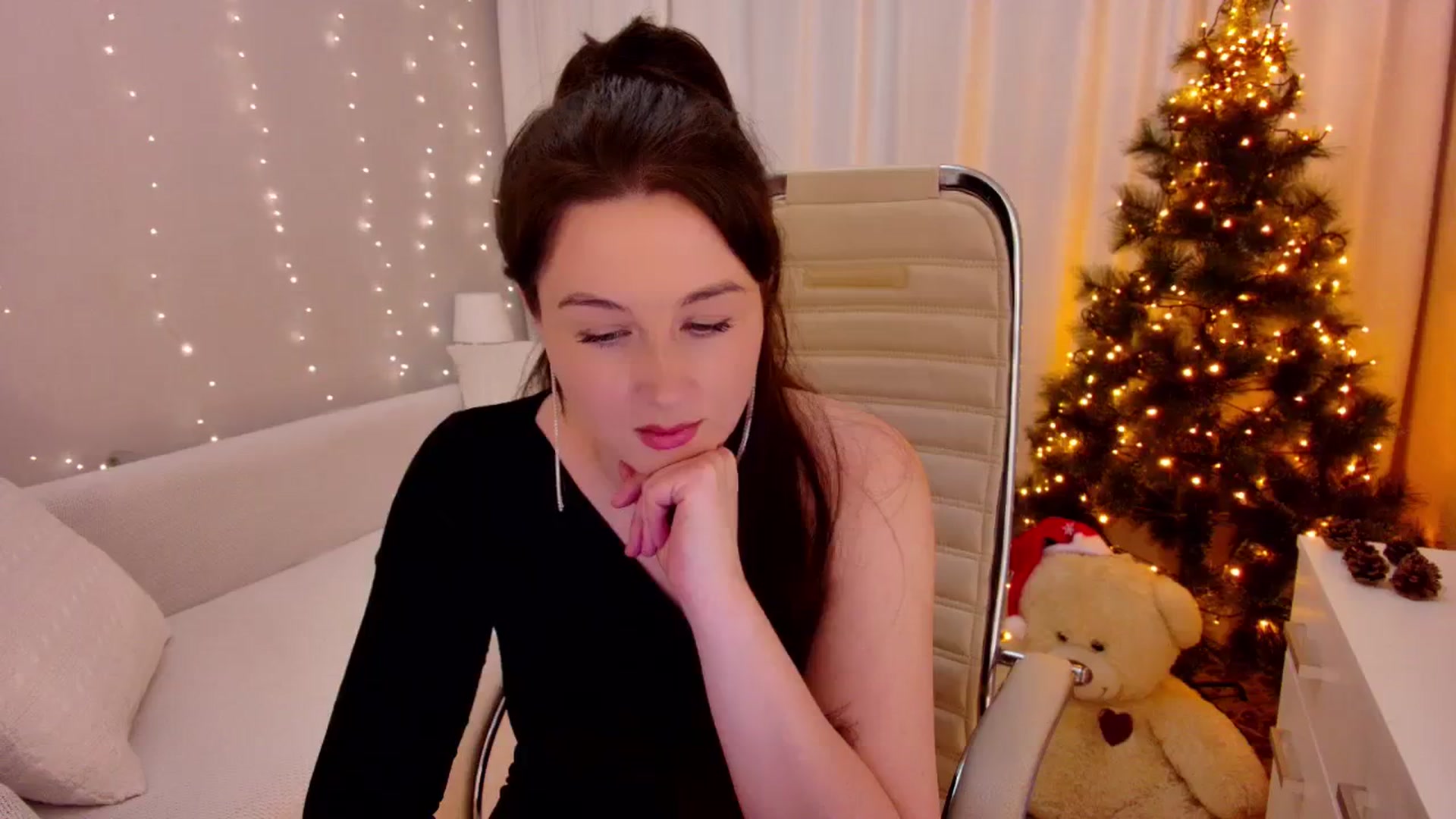 Gallery image thumbnail from Rockn_Grace's myfreecams stream on, 12/24/2023, 09:50 image 17 of 20