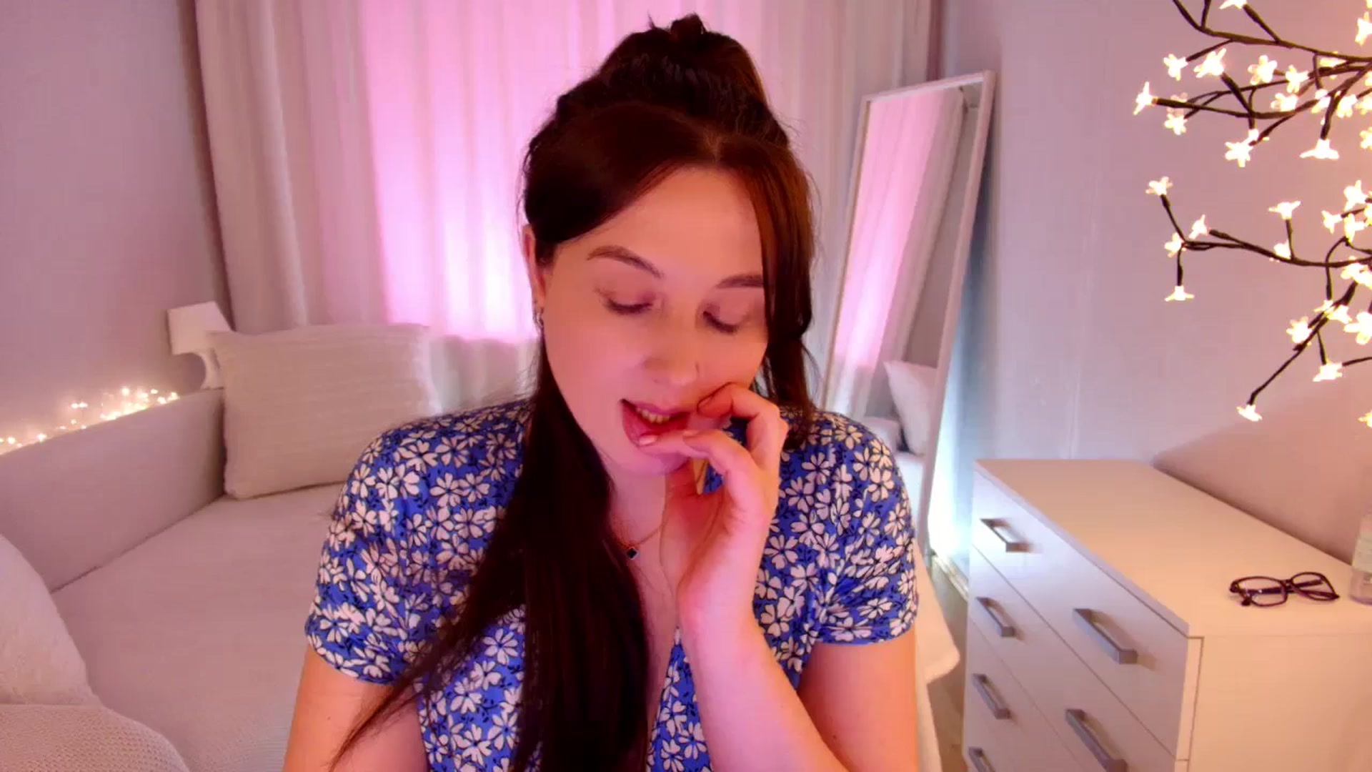 Gallery image thumbnail from Rockn_Grace's myfreecams stream on, 01/31/2024, 09:08 image 16 of 20