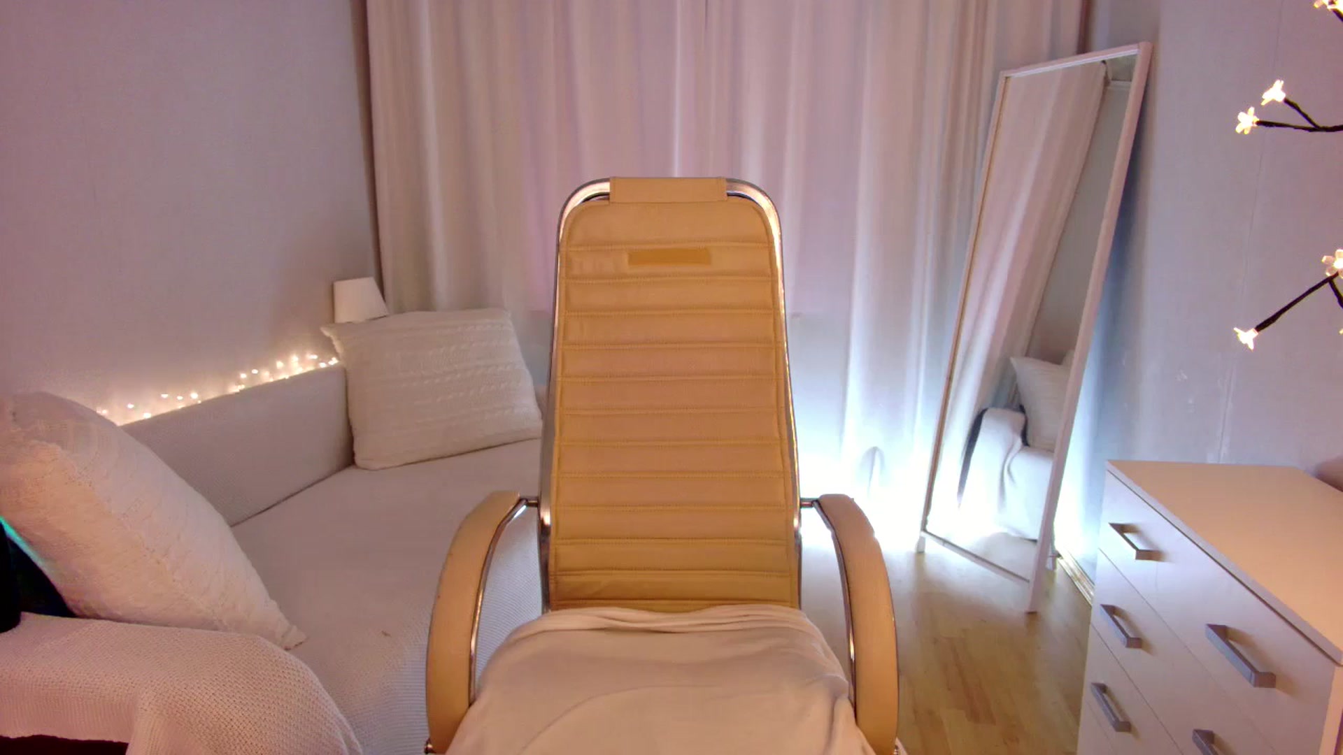 Gallery image thumbnail from Rockn_Grace's myfreecams stream on, 02/19/2024, 14:12 image 9 of 20