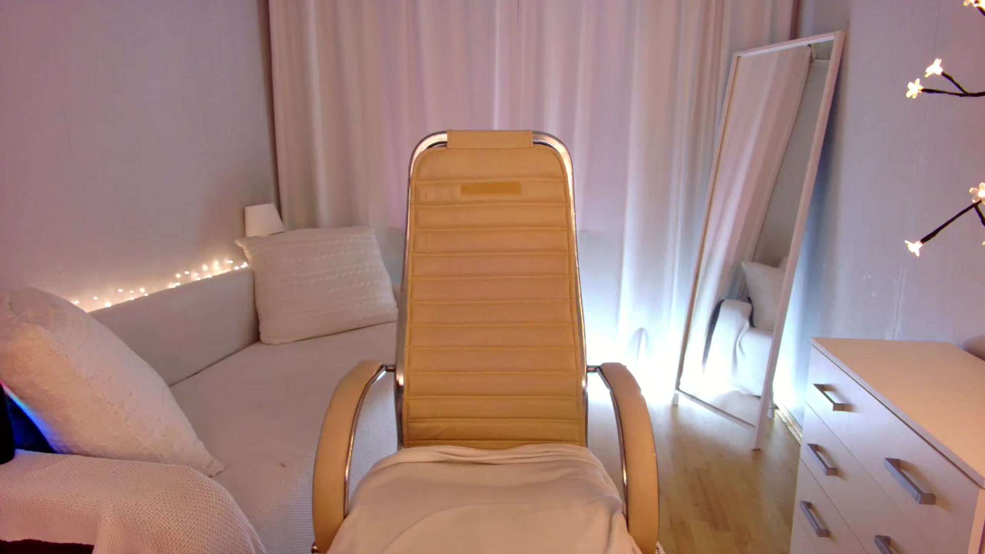 Gallery image thumbnail from Rockn_Grace's myfreecams stream on, 02/19/2024, 14:12 image 8 of 20