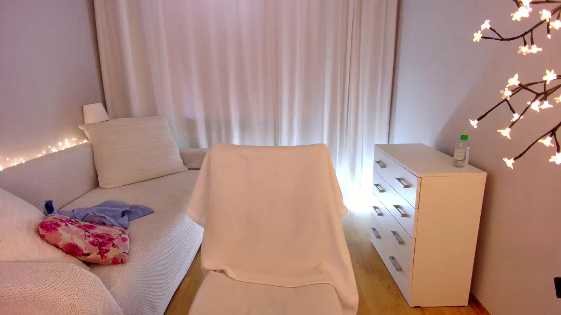 Gallery image thumbnail from Rockn_Grace's myfreecams stream on, 03/11/2024, 07:13 image 8 of 20