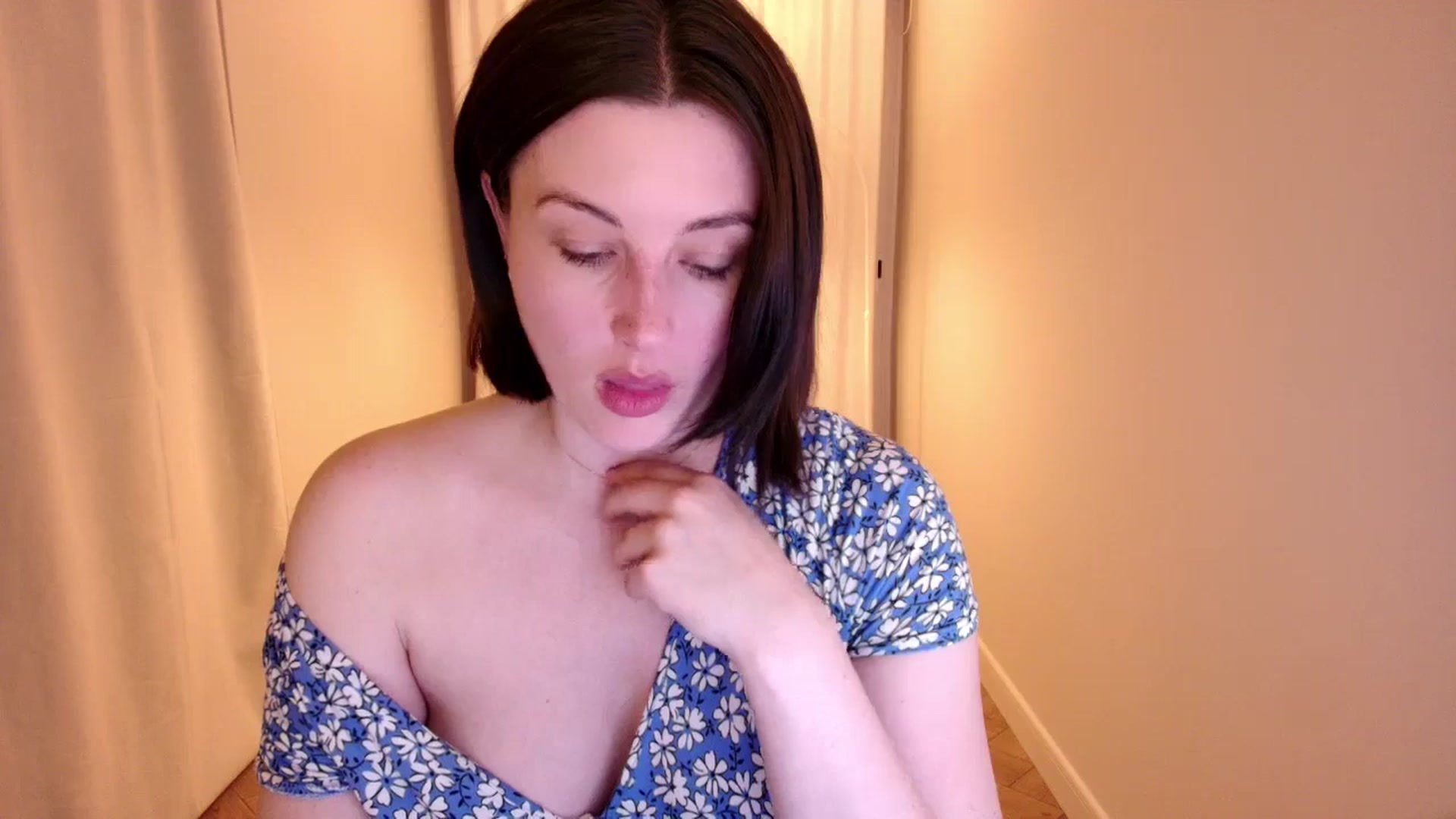 Gallery image thumbnail from Rockn_Grace's myfreecams stream on, 05/14/2024, 16:41 image 17 of 20