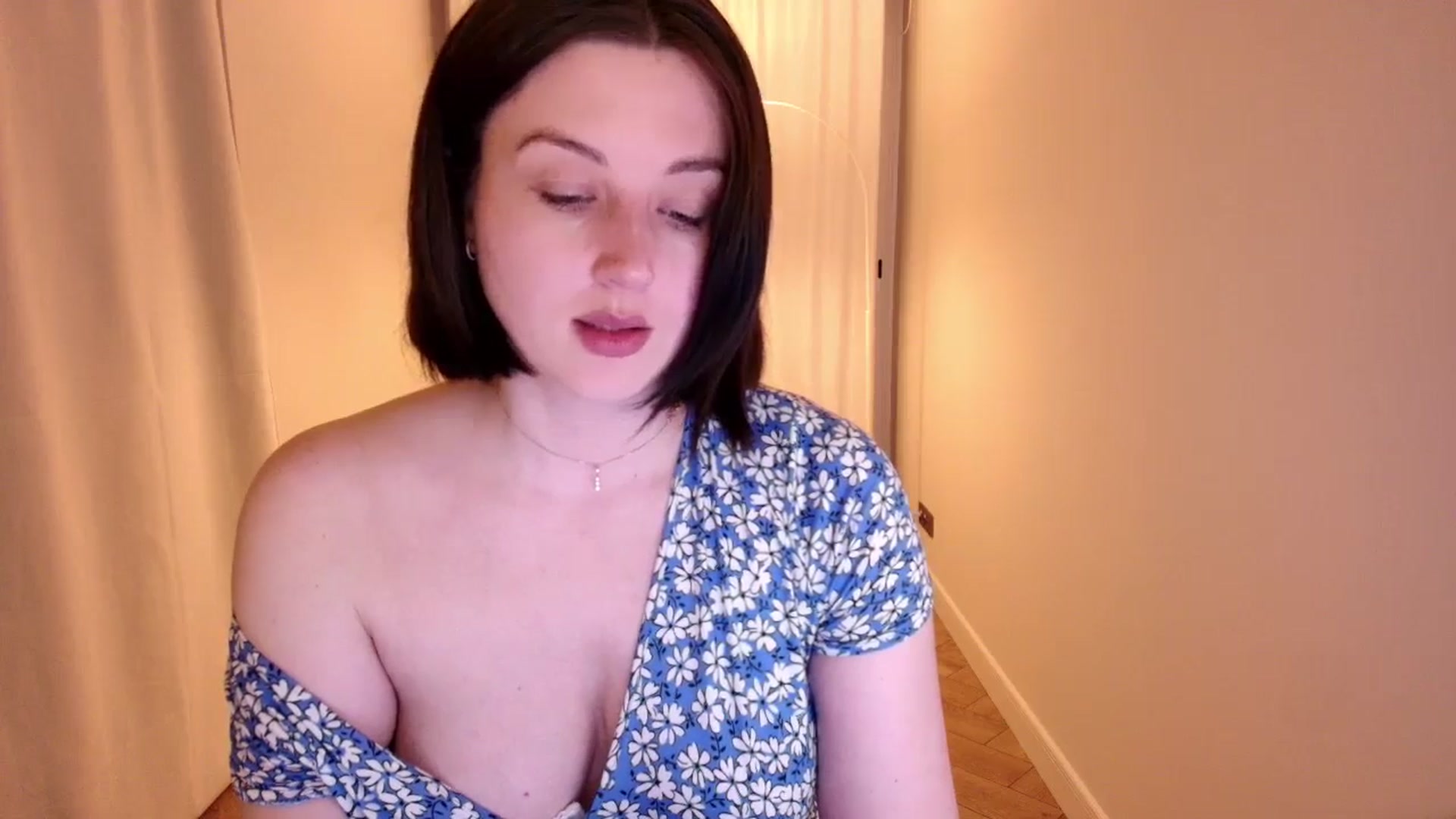 Gallery image thumbnail from Rockn_Grace's myfreecams stream on, 05/14/2024, 16:41 image 13 of 20