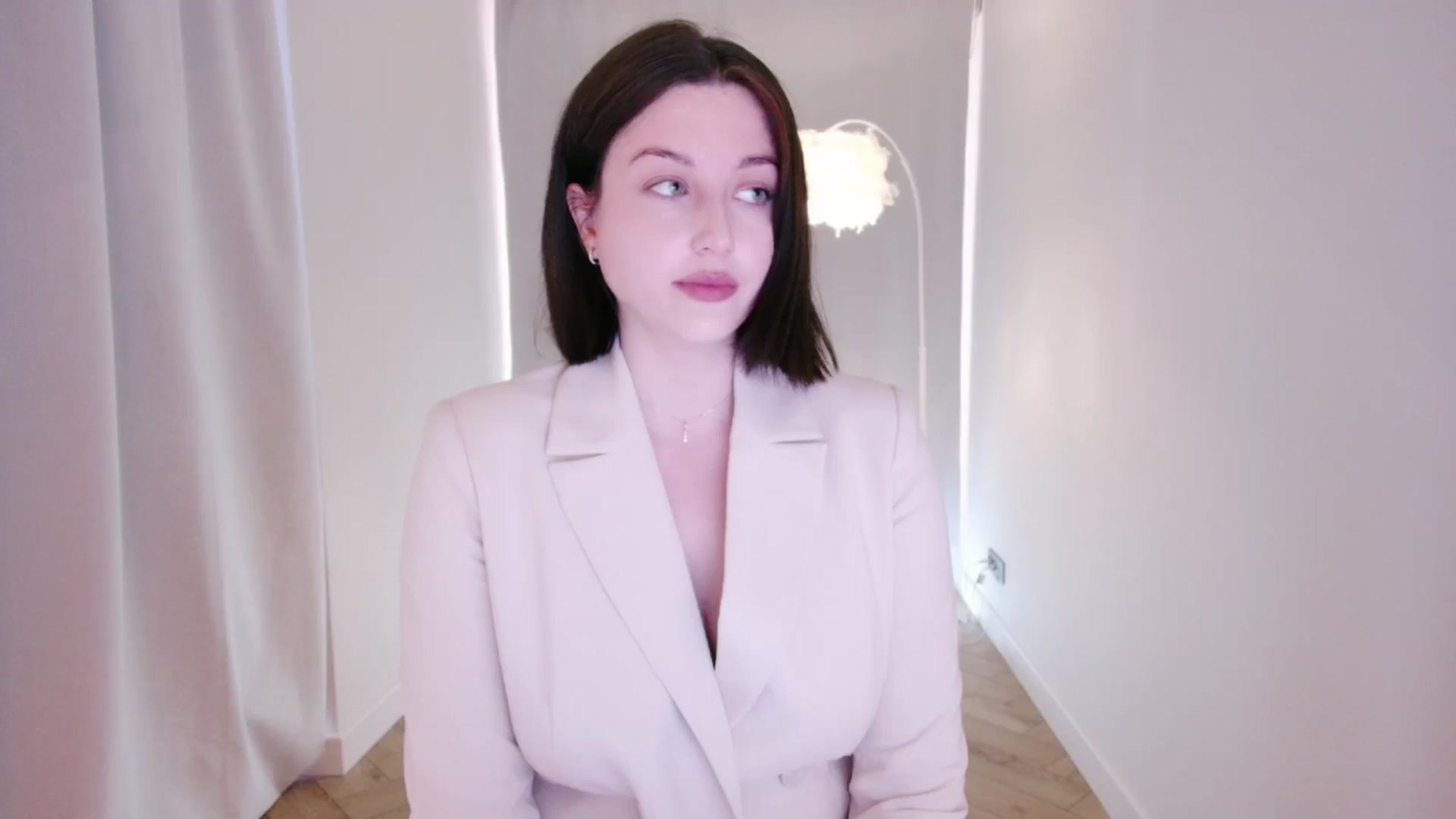 Gallery image thumbnail from Rockn_Grace's myfreecams stream on, 05/16/2024, 11:03 image 10 of 20