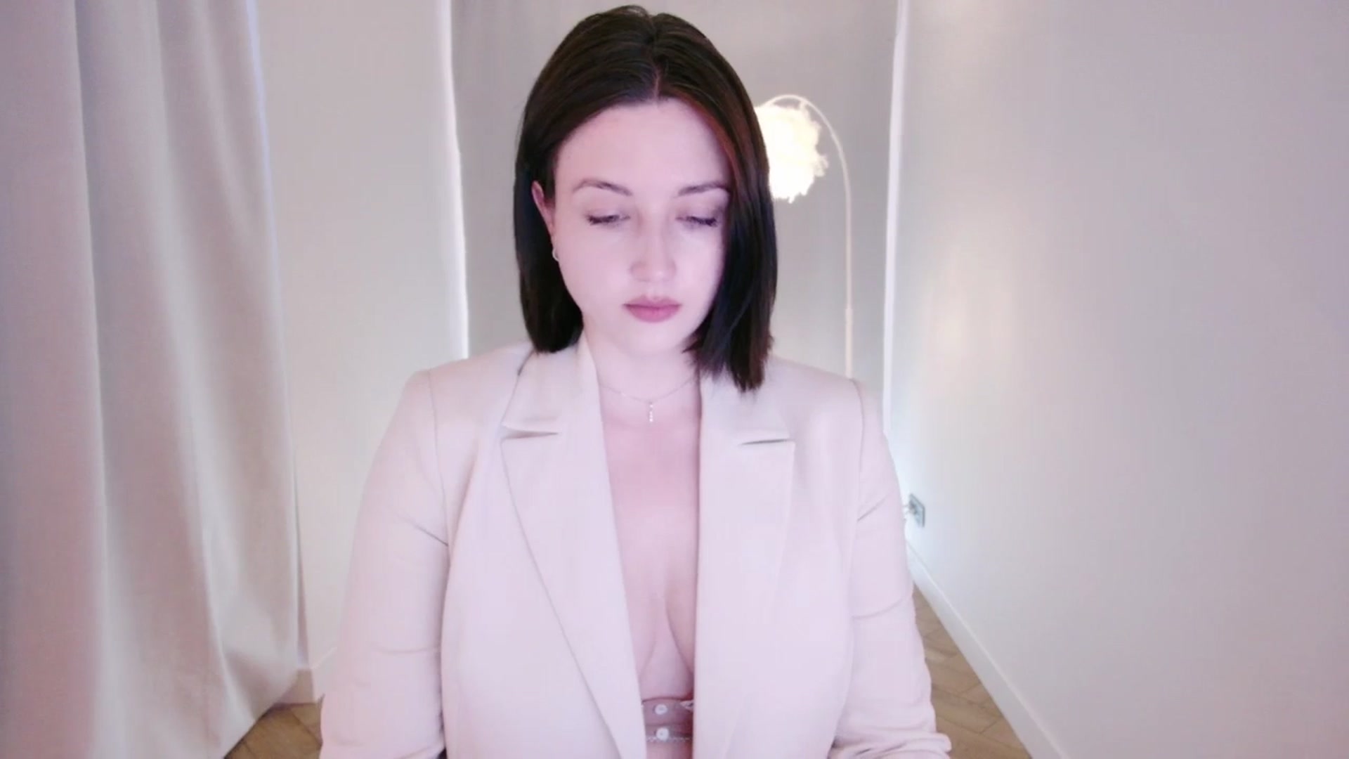 Gallery image thumbnail from Rockn_Grace's myfreecams stream on, 05/16/2024, 11:23 image 19 of 20