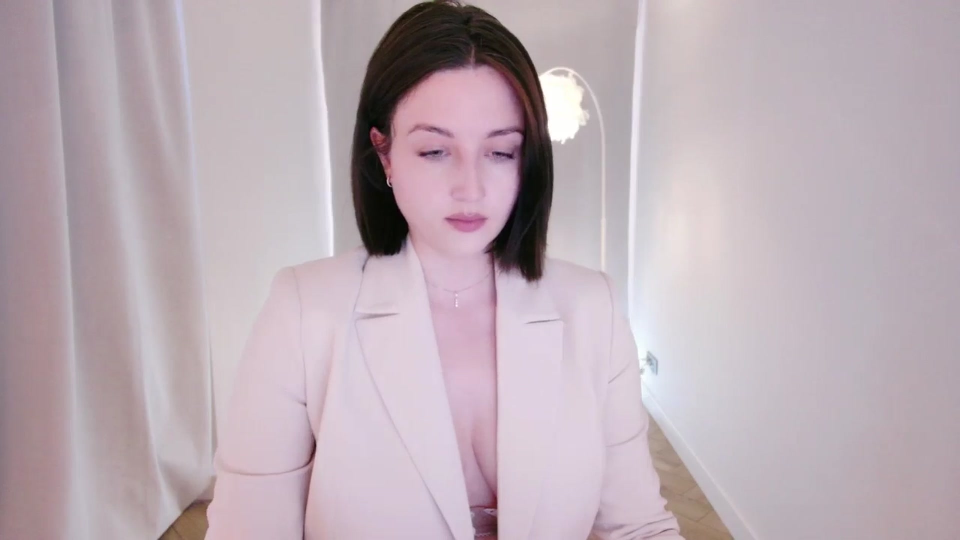 Gallery image thumbnail from Rockn_Grace's myfreecams stream on, 05/16/2024, 11:23 image 16 of 20