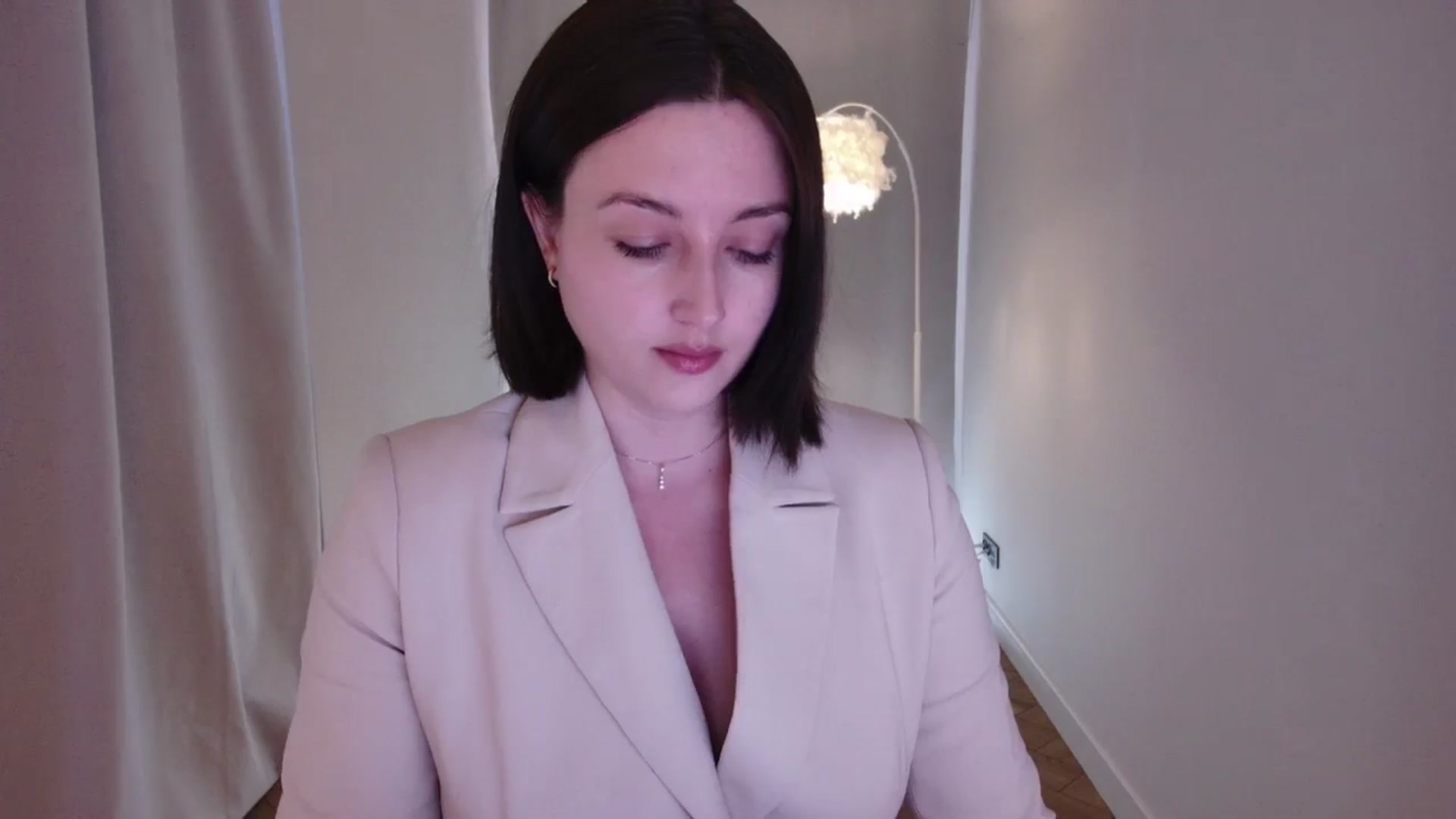 Gallery image thumbnail from Rockn_Grace's myfreecams stream on, 05/16/2024, 12:33 image 12 of 20
