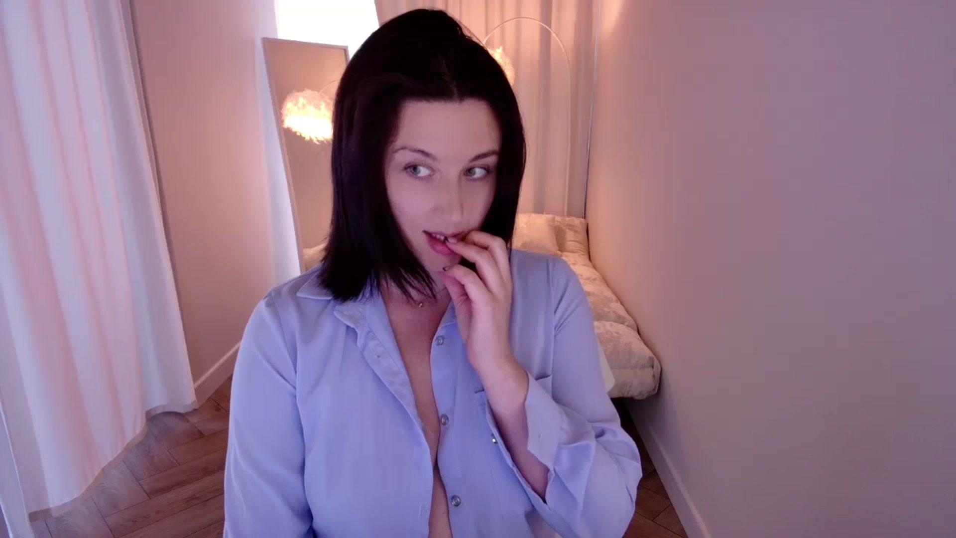 Gallery image thumbnail from Rockn_Grace's myfreecams stream on, 08/01/2024, 13:21 image 13 of 20