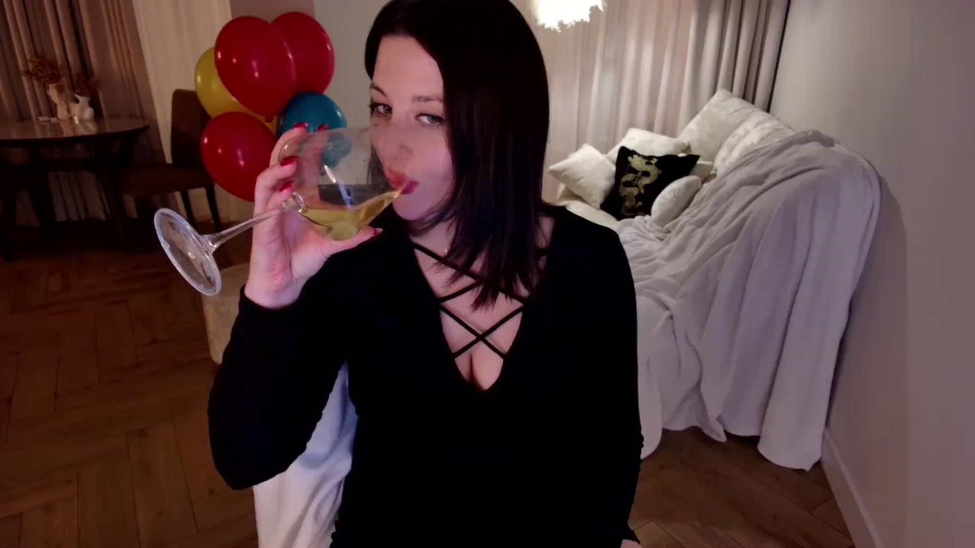 Gallery image thumbnail from Rockn_Grace's myfreecams stream on, 10/27/2024, 17:23 image 4 of 20