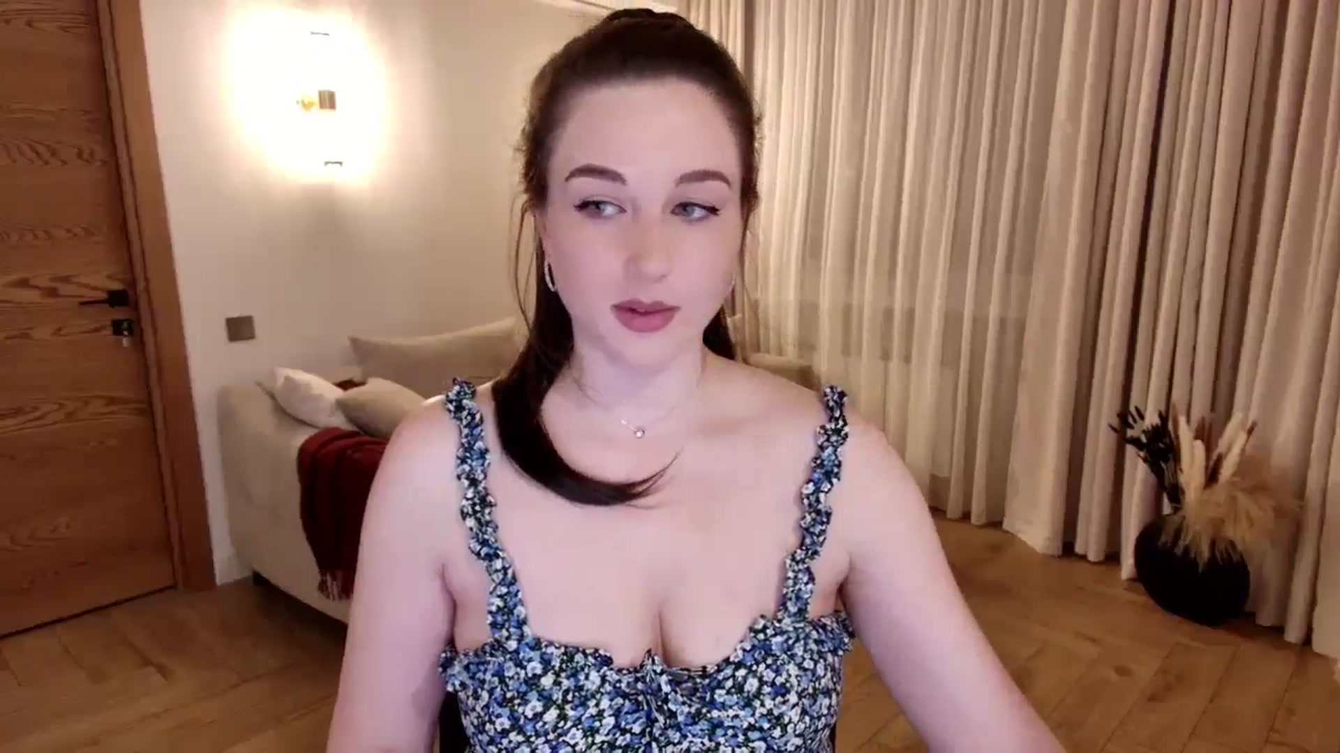 Gallery image thumbnail from Rockn_Grace's myfreecams stream on, 01/20/2025, 16:38 image 9 of 20