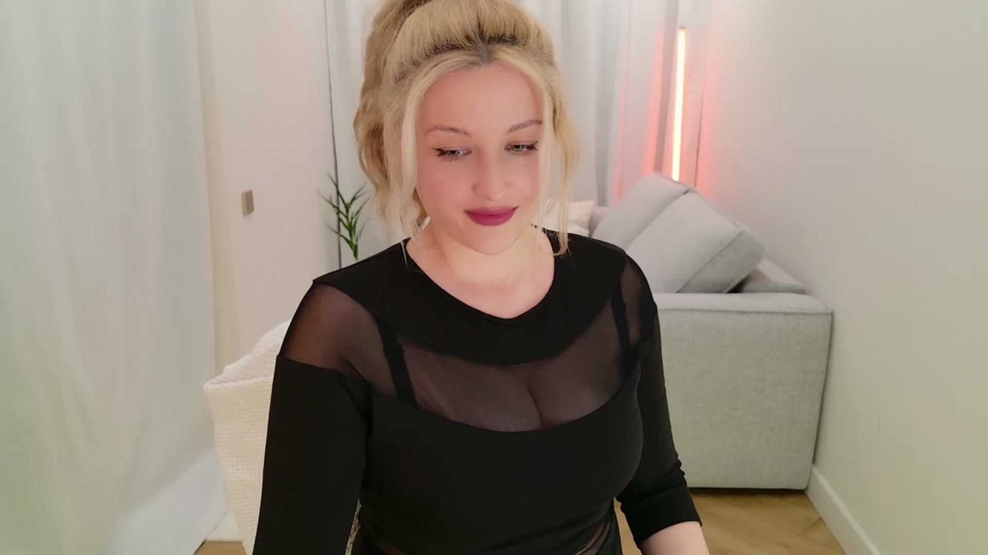 Gallery image thumbnail from Rockn_Grace's myfreecams stream on, 04/16/2026, 20:09 image 16 of 20