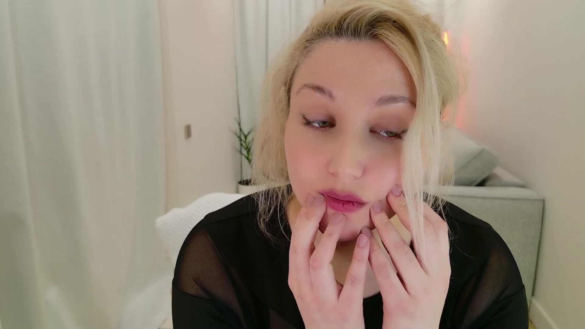 Gallery image thumbnail from Rockn_Grace's myfreecams stream on, 04/16/2026, 23:06 image 16 of 20