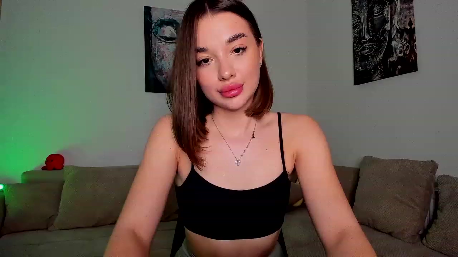 Gallery image thumbnail from Rockn_Queen's myfreecams stream on, 03/08/2023, 16:19 image 2 of 20