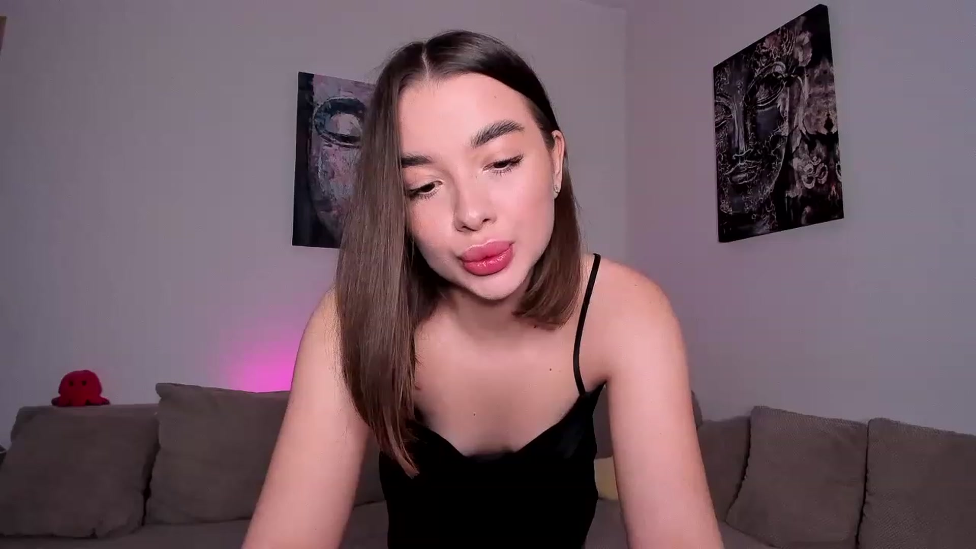 Gallery image thumbnail from Rockn_Queen's myfreecams stream on, 03/30/2023, 15:41 image 4 of 20