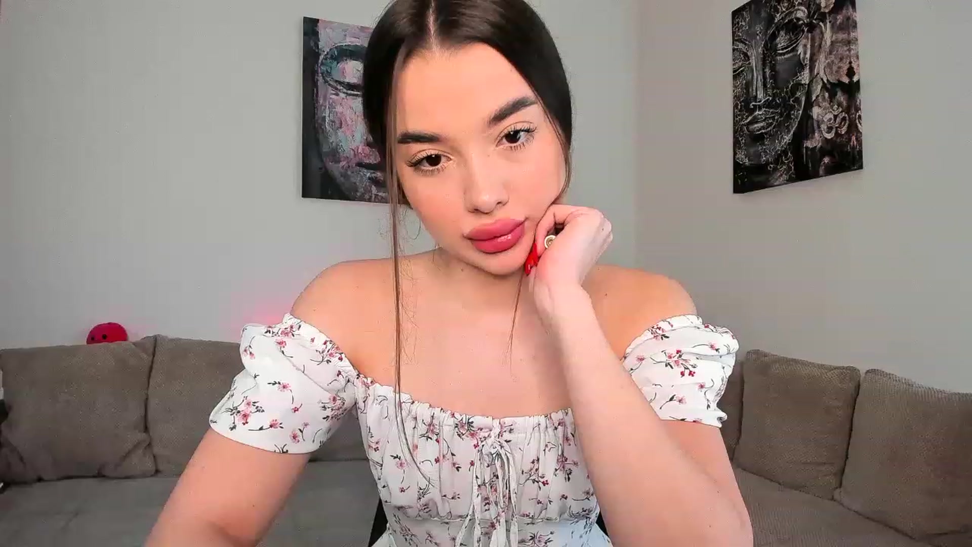 Gallery image thumbnail from Rockn_Queen's myfreecams stream on, 04/19/2023, 11:50 image 14 of 20