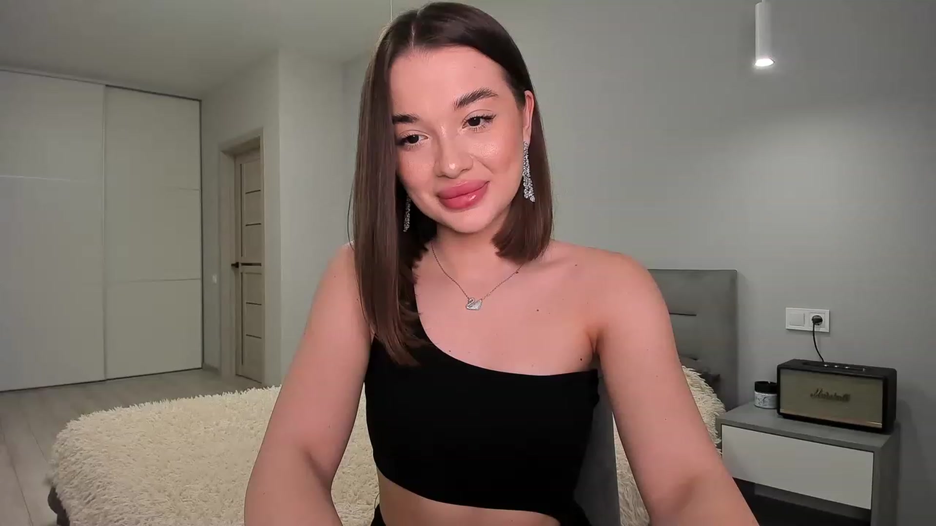 Gallery image thumbnail from Rockn_Queen's myfreecams stream on, 06/04/2023, 18:54 image 2 of 20