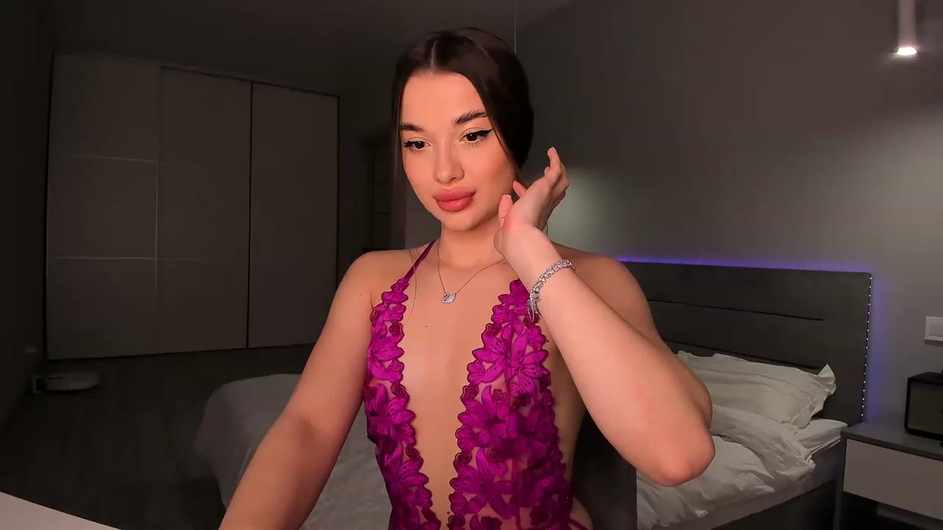 Gallery image thumbnail from Rockn_Queen's myfreecams stream on, 06/17/2023, 19:17 image 4 of 20