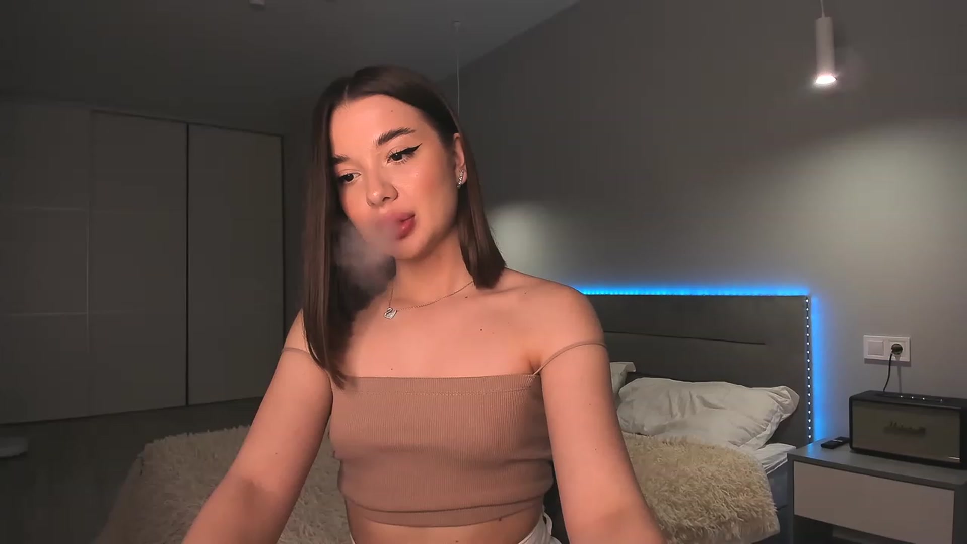 Gallery image thumbnail from Rockn_Queen's myfreecams stream on, 06/18/2023, 21:42 image 8 of 20
