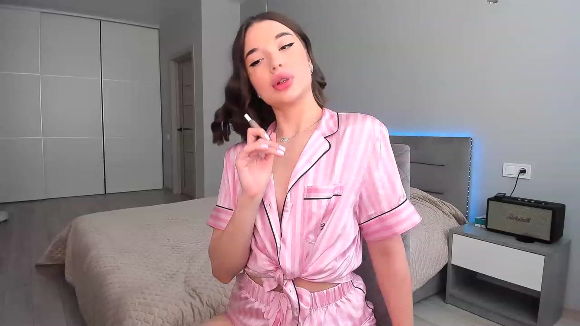 Gallery image thumbnail from Rockn_Queen's myfreecams stream on, 06/21/2023, 12:50 image 7 of 20
