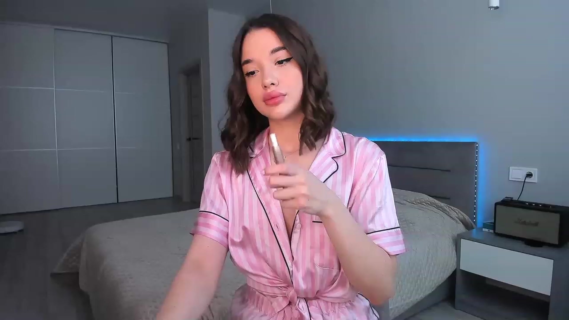 Gallery image thumbnail from Rockn_Queen's myfreecams stream on, 06/21/2023, 13:23 image 6 of 20