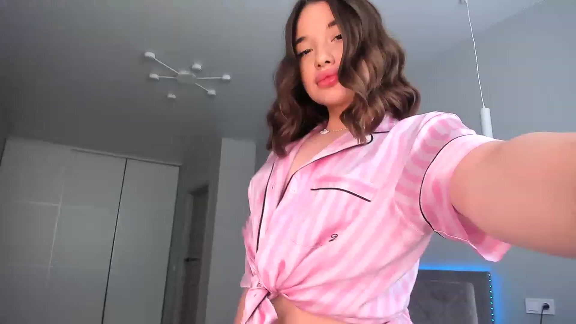 Gallery image thumbnail from Rockn_Queen's myfreecams stream on, 06/21/2023, 13:23 image 12 of 20