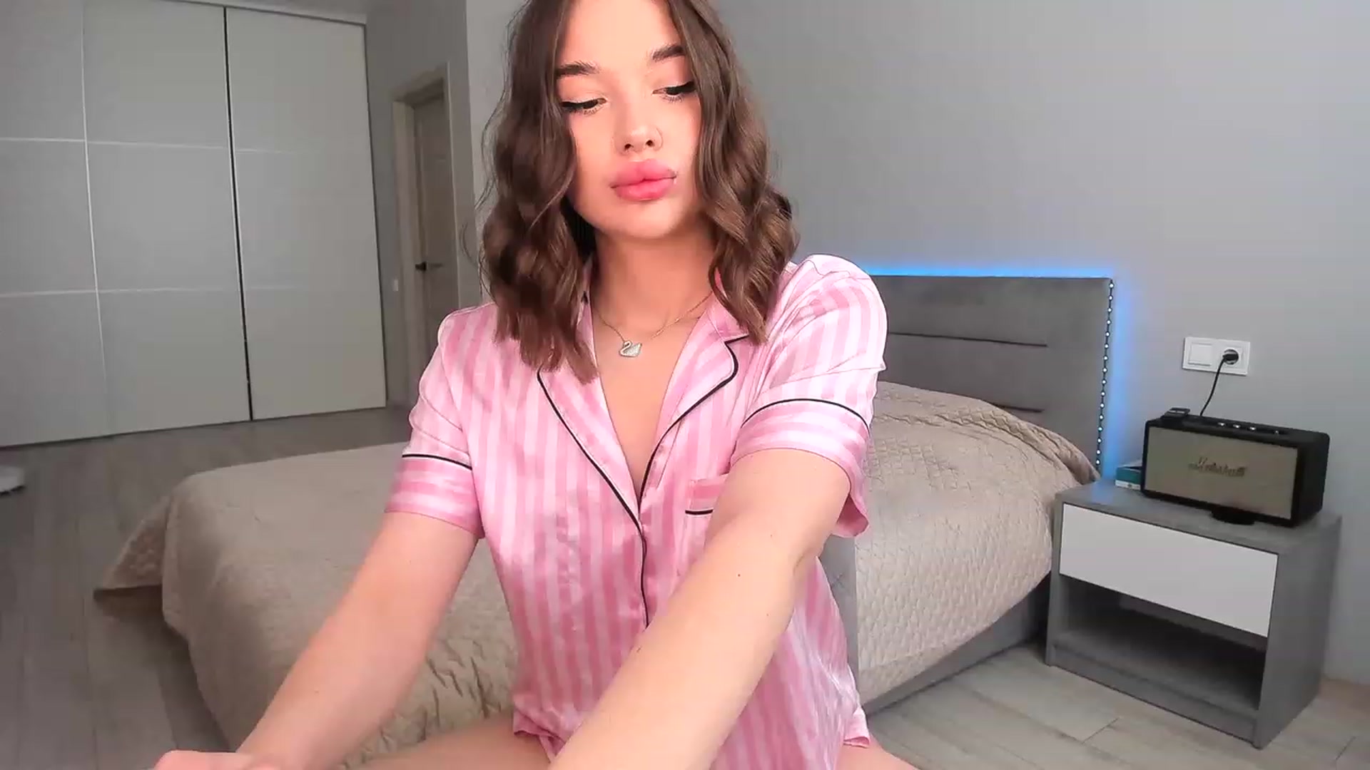 Gallery image thumbnail from Rockn_Queen's myfreecams stream on, 06/21/2023, 14:00 image 1 of 20