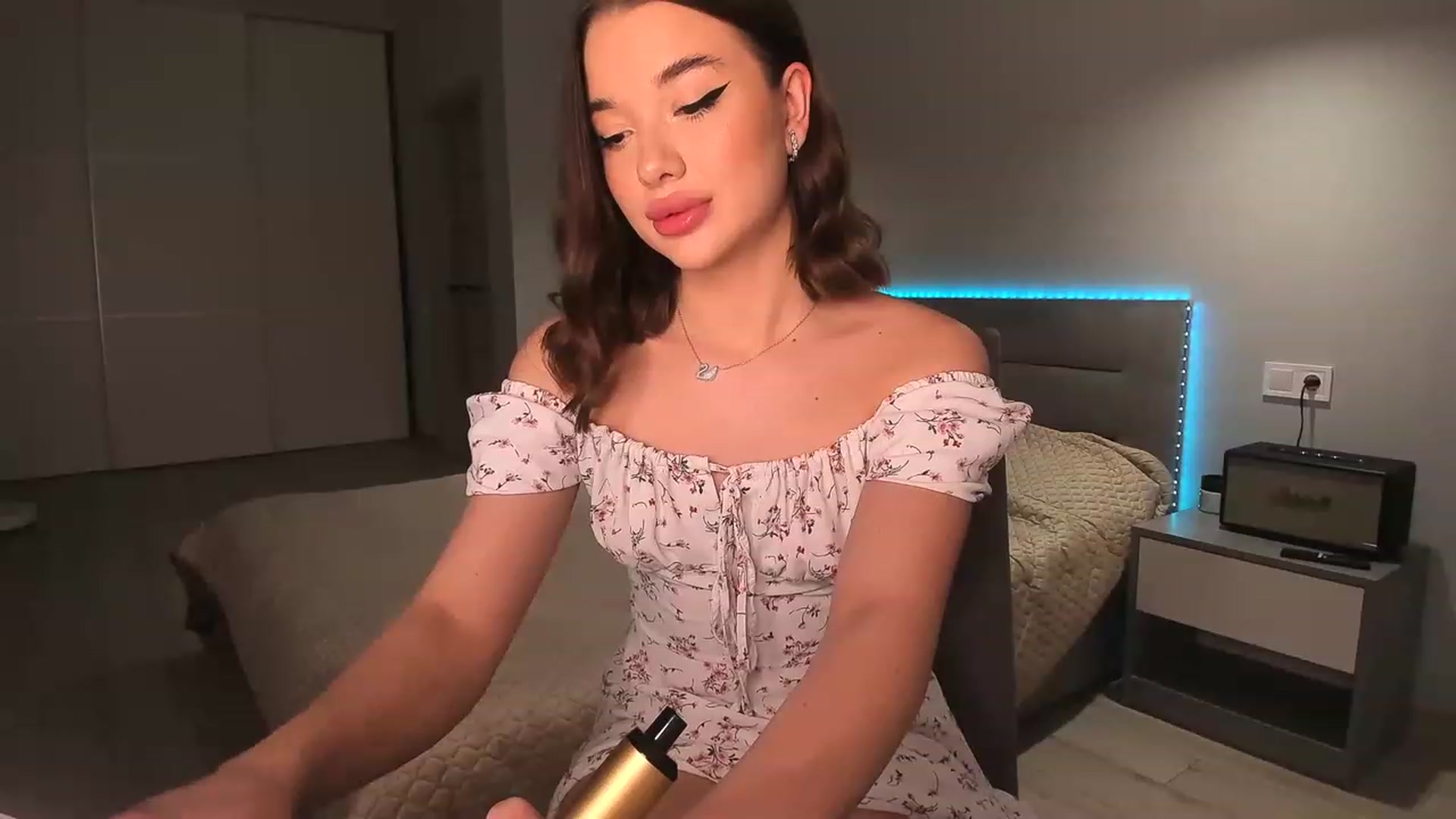 Gallery image thumbnail from Rockn_Queen's myfreecams stream on, 06/24/2023, 19:25 image 12 of 20