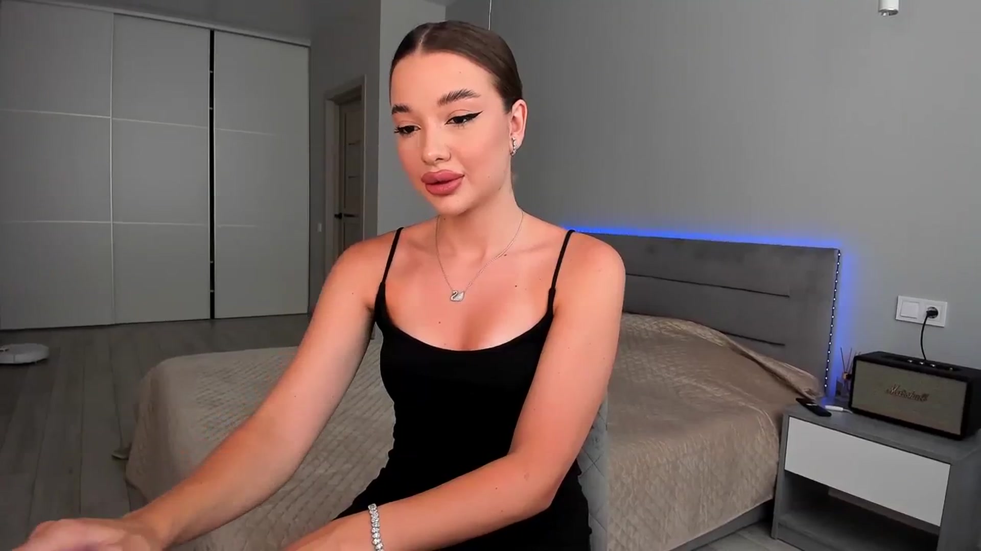 Gallery image thumbnail from Rockn_Queen's myfreecams stream on, 07/31/2023, 15:33 image 11 of 20