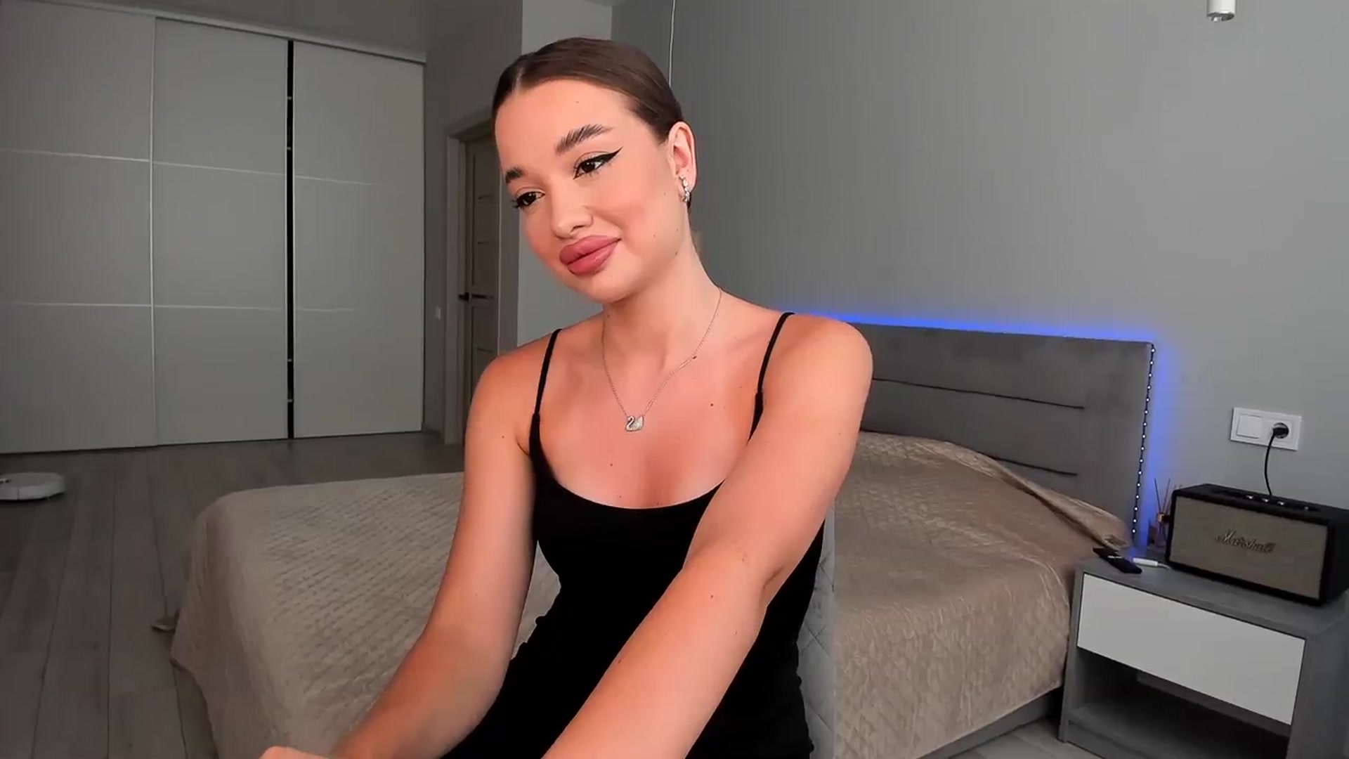 Gallery image thumbnail from Rockn_Queen's myfreecams stream on, 07/31/2023, 15:33 image 15 of 20