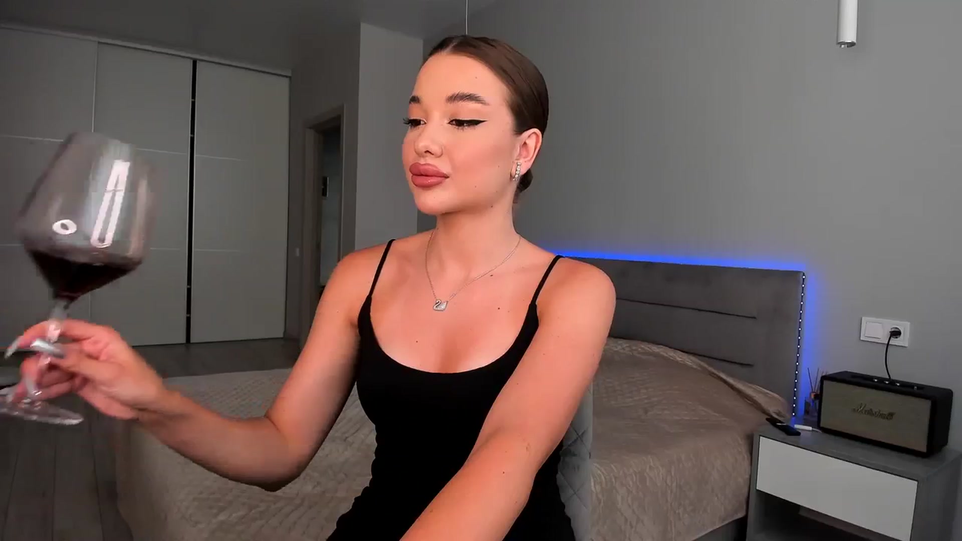Gallery image thumbnail from Rockn_Queen's myfreecams stream on, 07/31/2023, 16:33 image 18 of 20