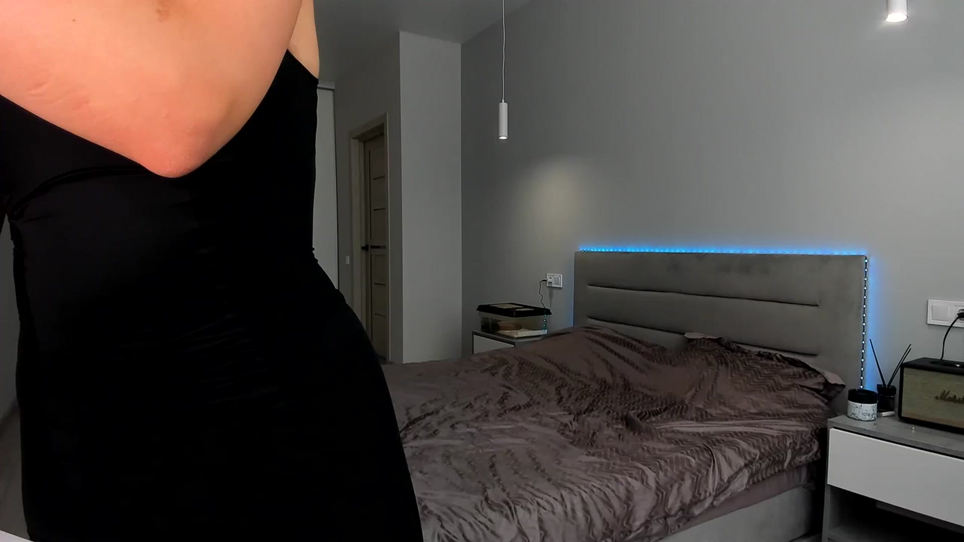 Gallery image thumbnail from Rockn_Queen's myfreecams stream on, 08/20/2023, 14:14 image 7 of 20