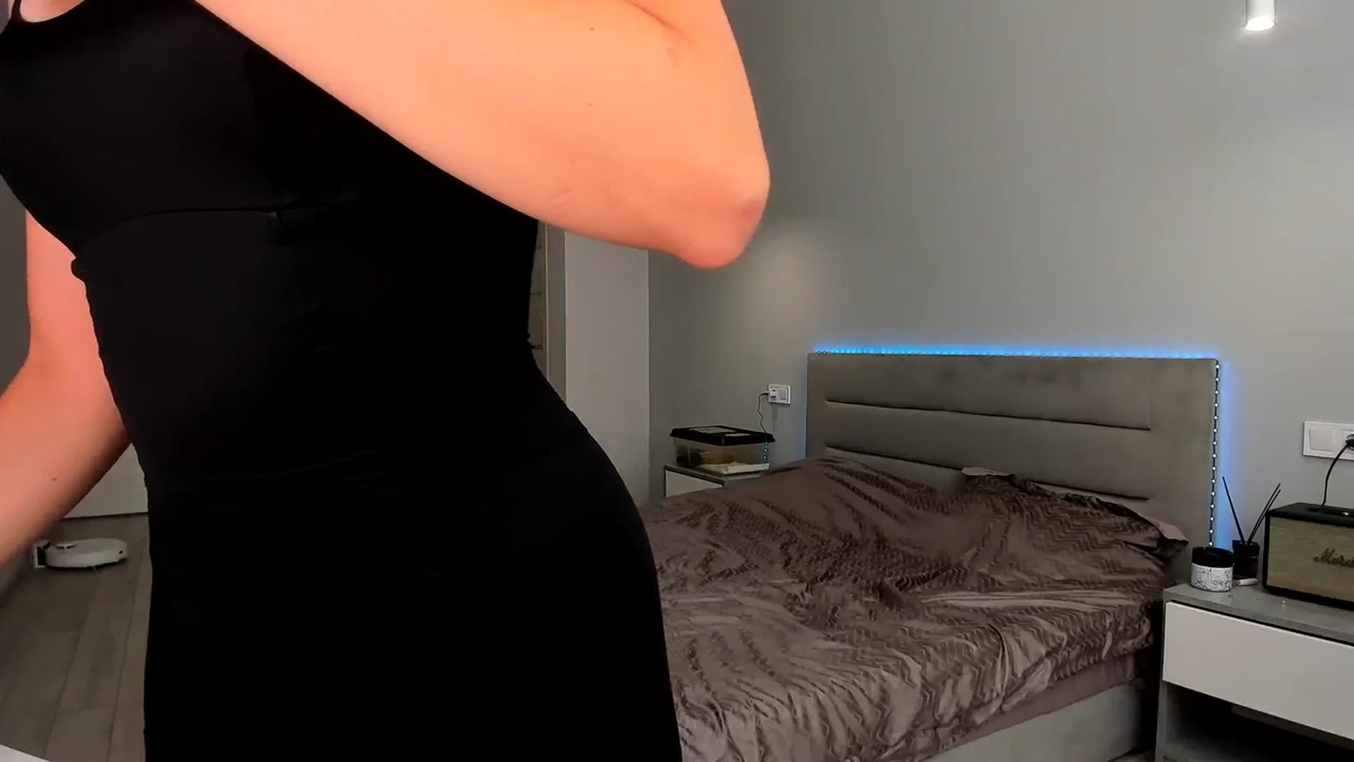 Gallery image thumbnail from Rockn_Queen's myfreecams stream on, 08/20/2023, 14:14 image 12 of 20