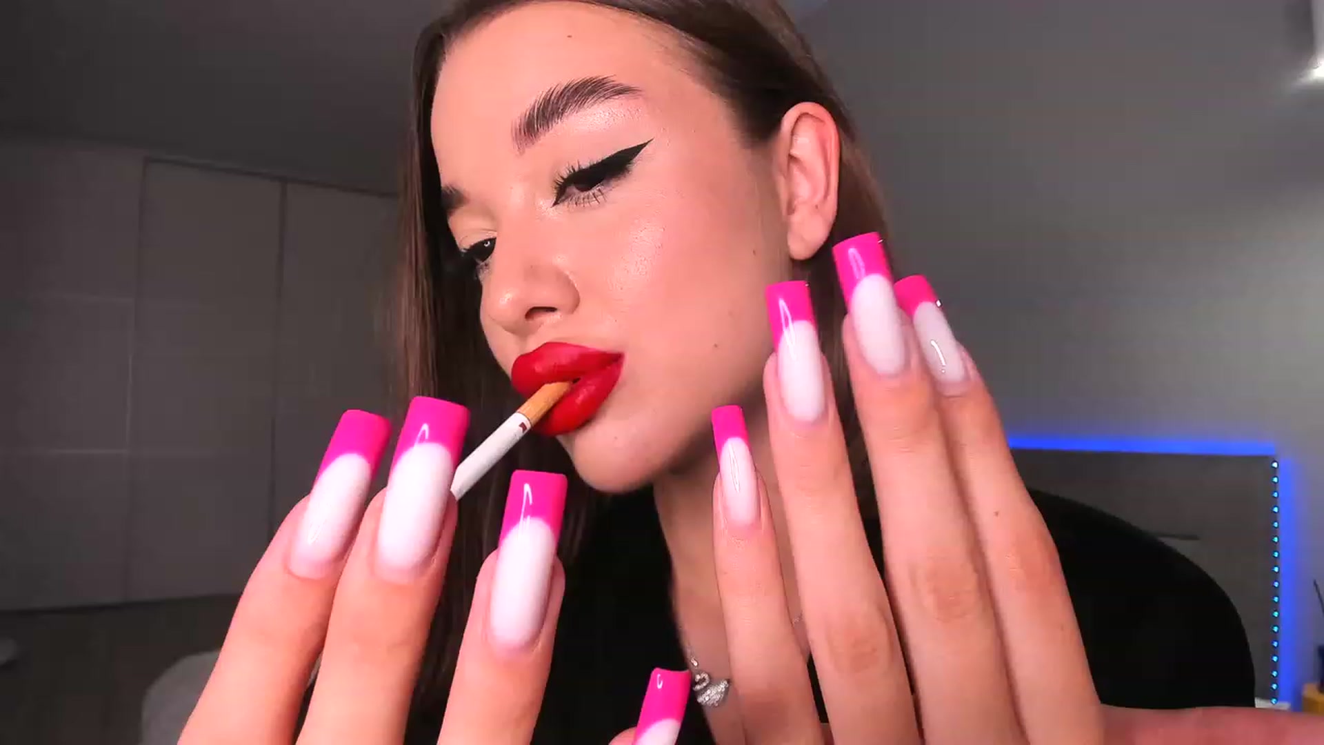 Gallery image thumbnail from Rockn_Queen's myfreecams stream on, 08/25/2023, 20:02 image 16 of 20