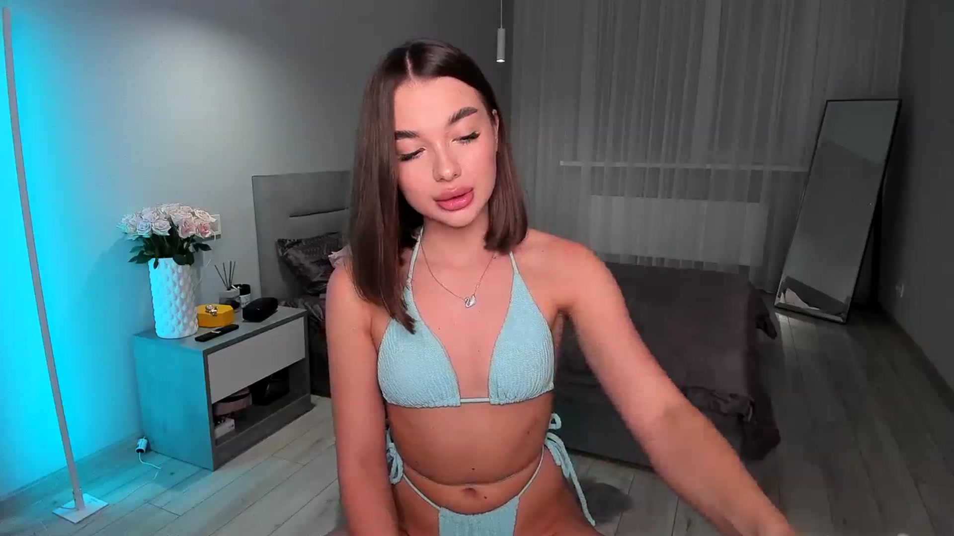 Gallery image thumbnail from Rockn_Queen's myfreecams stream on, 10/15/2023, 20:55 image 17 of 20