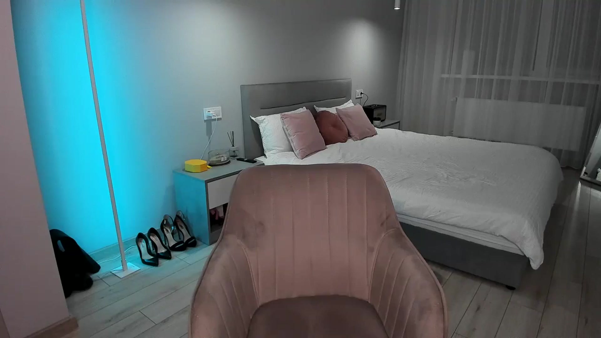 Gallery image thumbnail from Rockn_Queen's myfreecams stream on, 11/15/2023, 20:39 image 7 of 20