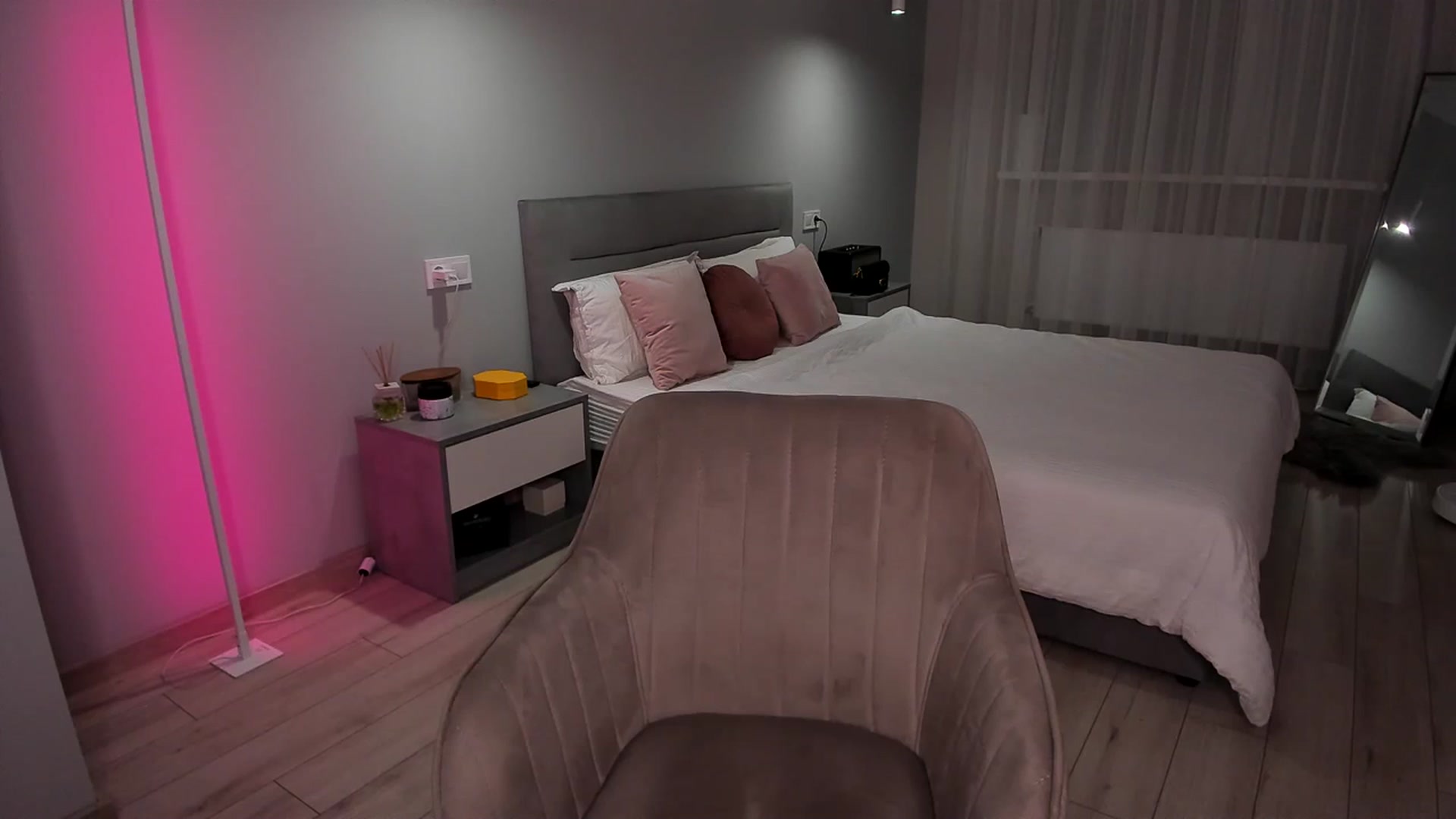 Gallery image thumbnail from Rockn_Queen's myfreecams stream on, 12/01/2023, 20:43 image 10 of 20
