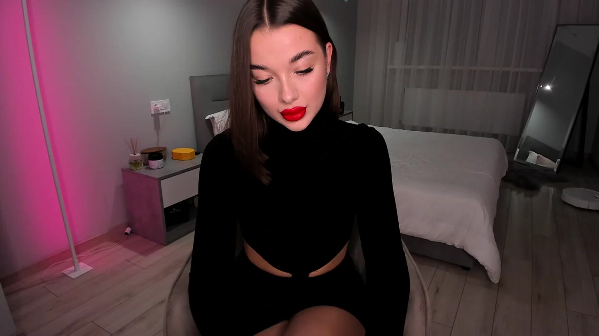 Gallery image thumbnail from Rockn_Queen's myfreecams stream on, 12/01/2023, 22:34 image 1 of 20