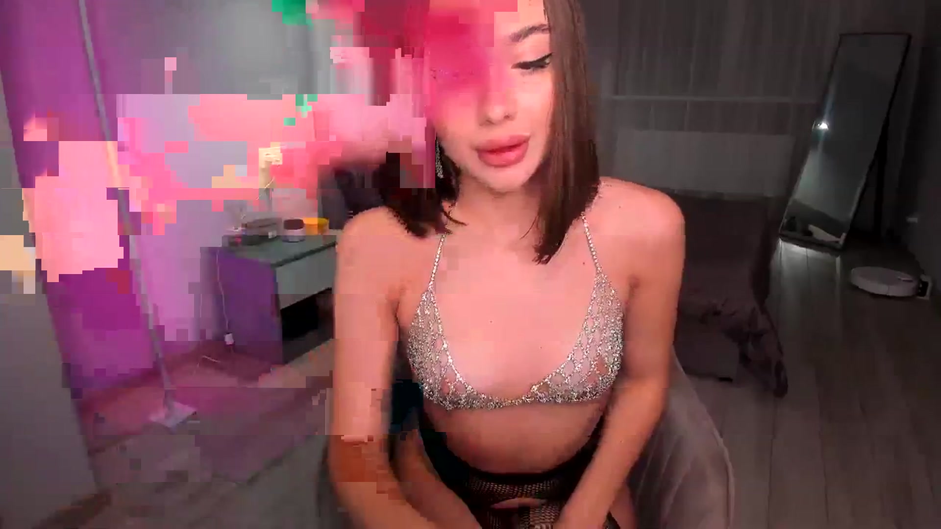 Gallery image thumbnail from Rockn_Queen's myfreecams stream on, 12/04/2023, 01:34 image 14 of 20