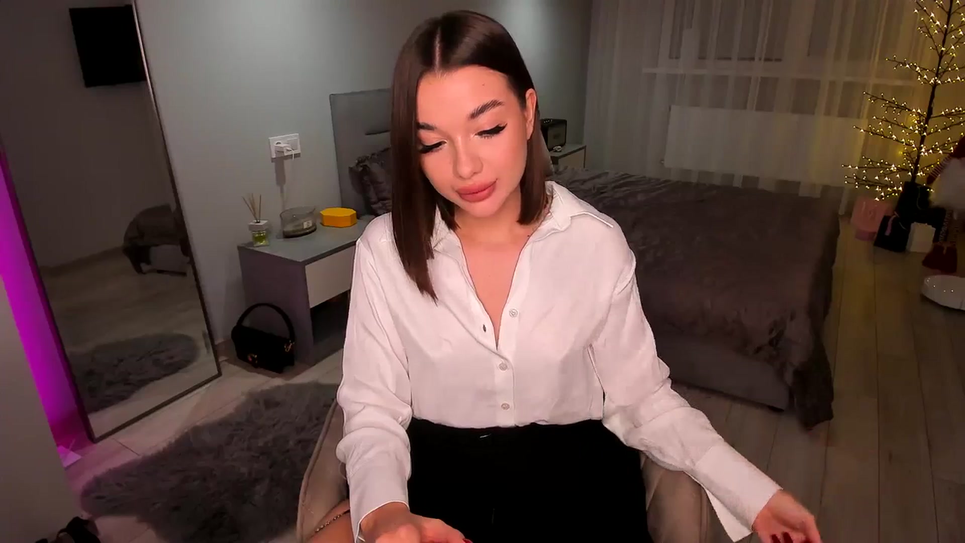 Gallery image thumbnail from Rockn_Queen's myfreecams stream on, 12/06/2023, 20:07 image 11 of 20