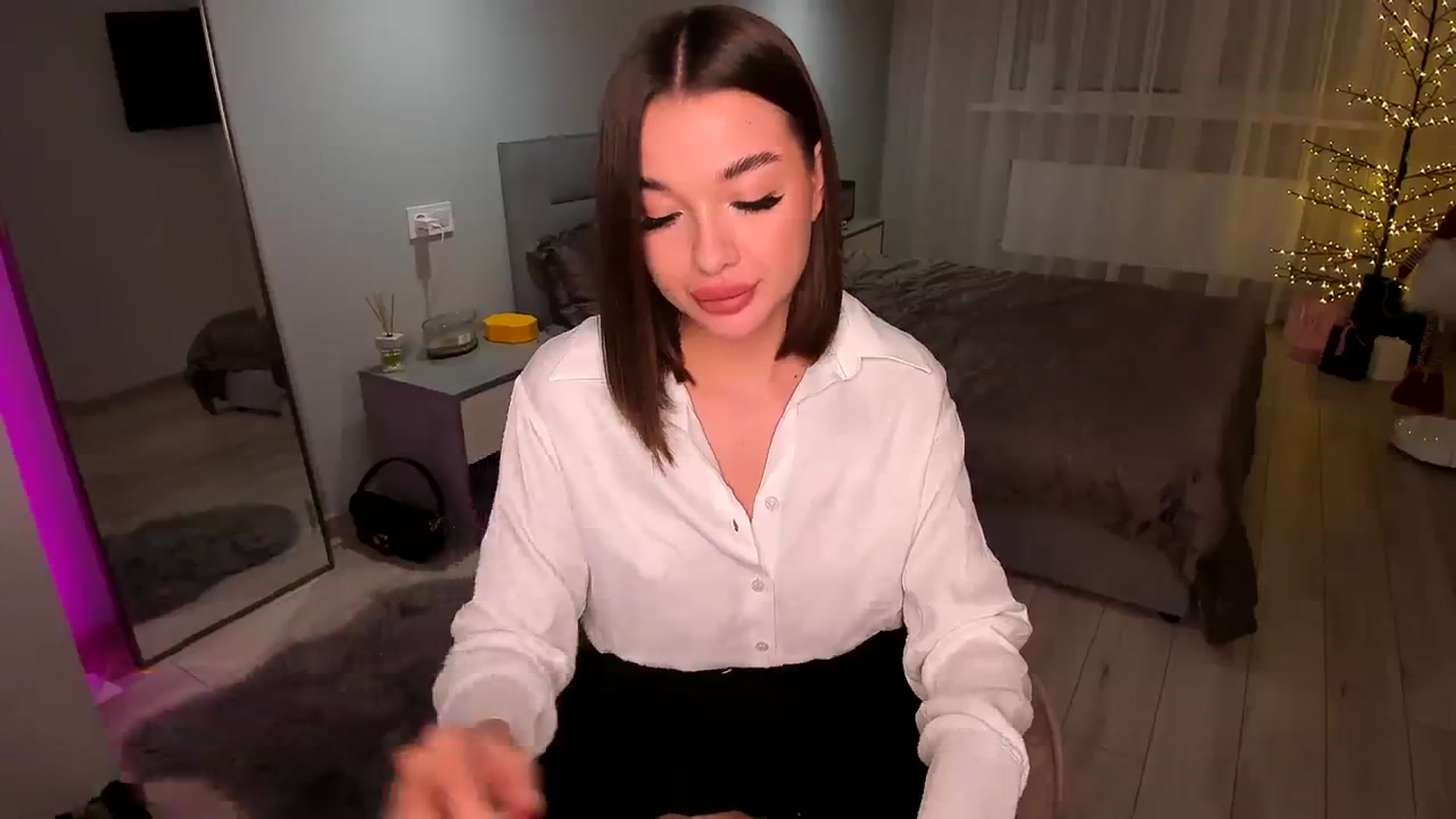 Gallery image thumbnail from Rockn_Queen's myfreecams stream on, 12/06/2023, 20:07 image 7 of 20