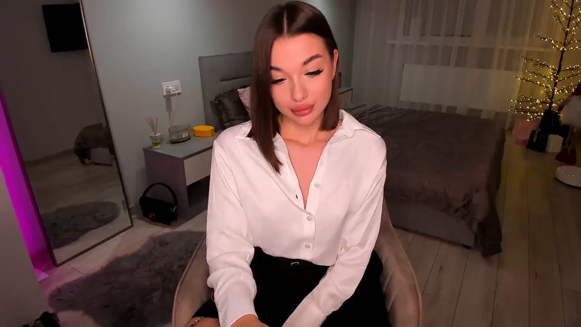 Gallery image thumbnail from Rockn_Queen's myfreecams stream on, 12/06/2023, 20:07 image 19 of 20