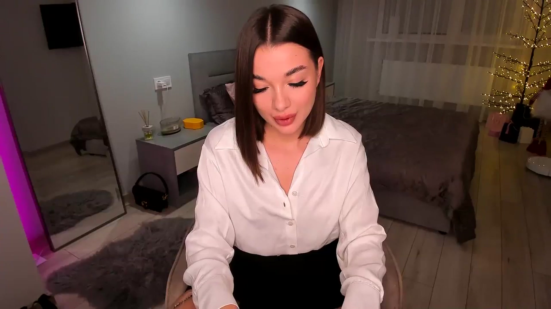 Gallery image thumbnail from Rockn_Queen's myfreecams stream on, 12/06/2023, 20:07 image 6 of 20