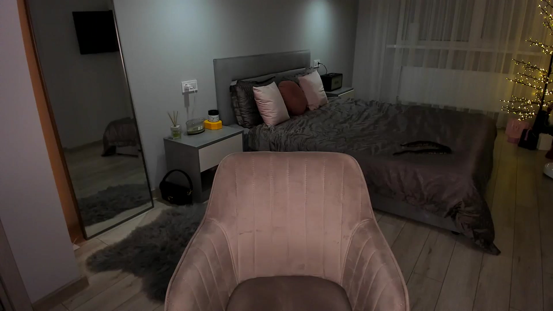 Gallery image thumbnail from Rockn_Queen's myfreecams stream on, 12/08/2023, 21:04 image 11 of 20